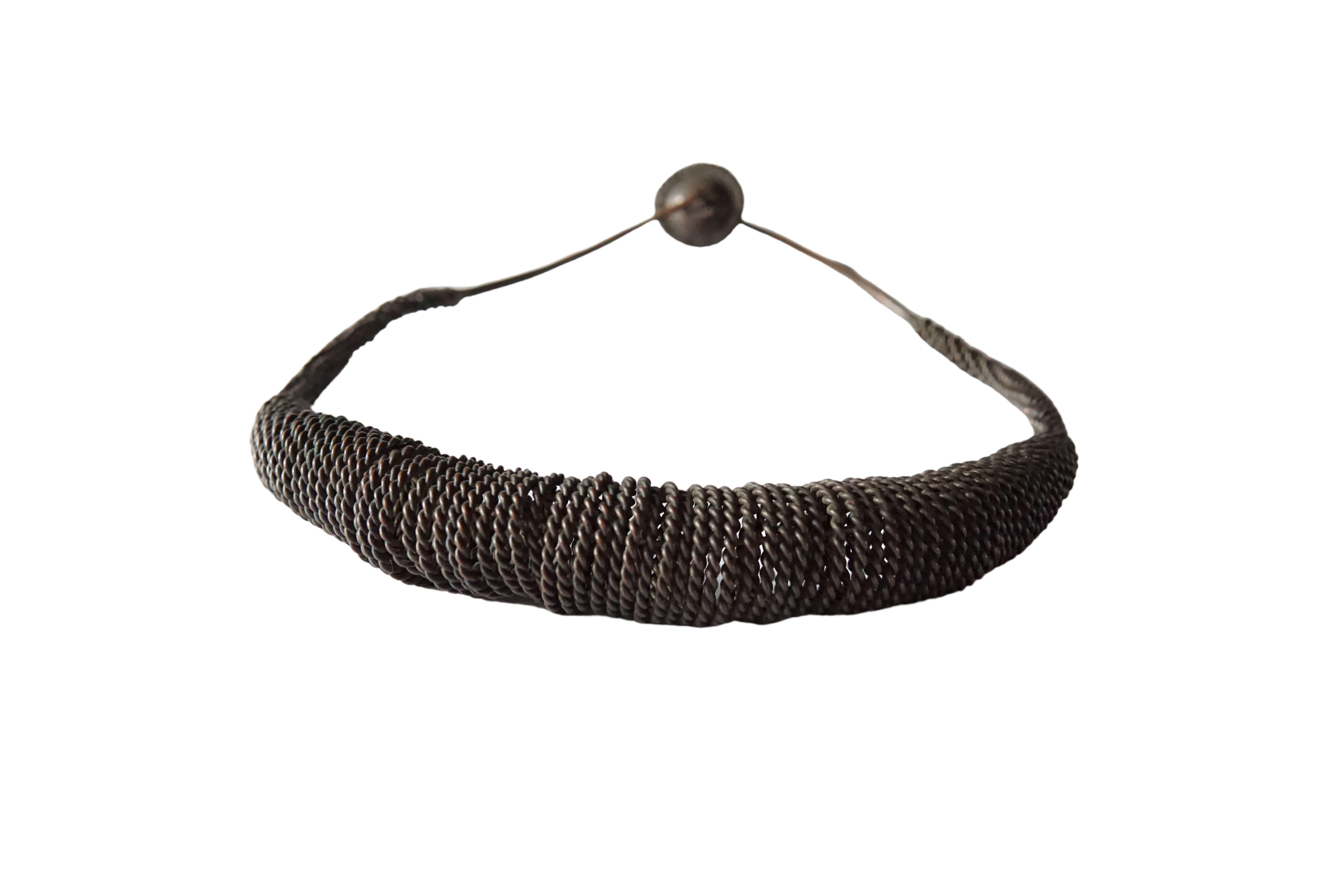 Tribale Collana in filo intrecciato a mano della tribù Nias 'Nifatali-tali', Indonesia, 1900 ca. in vendita