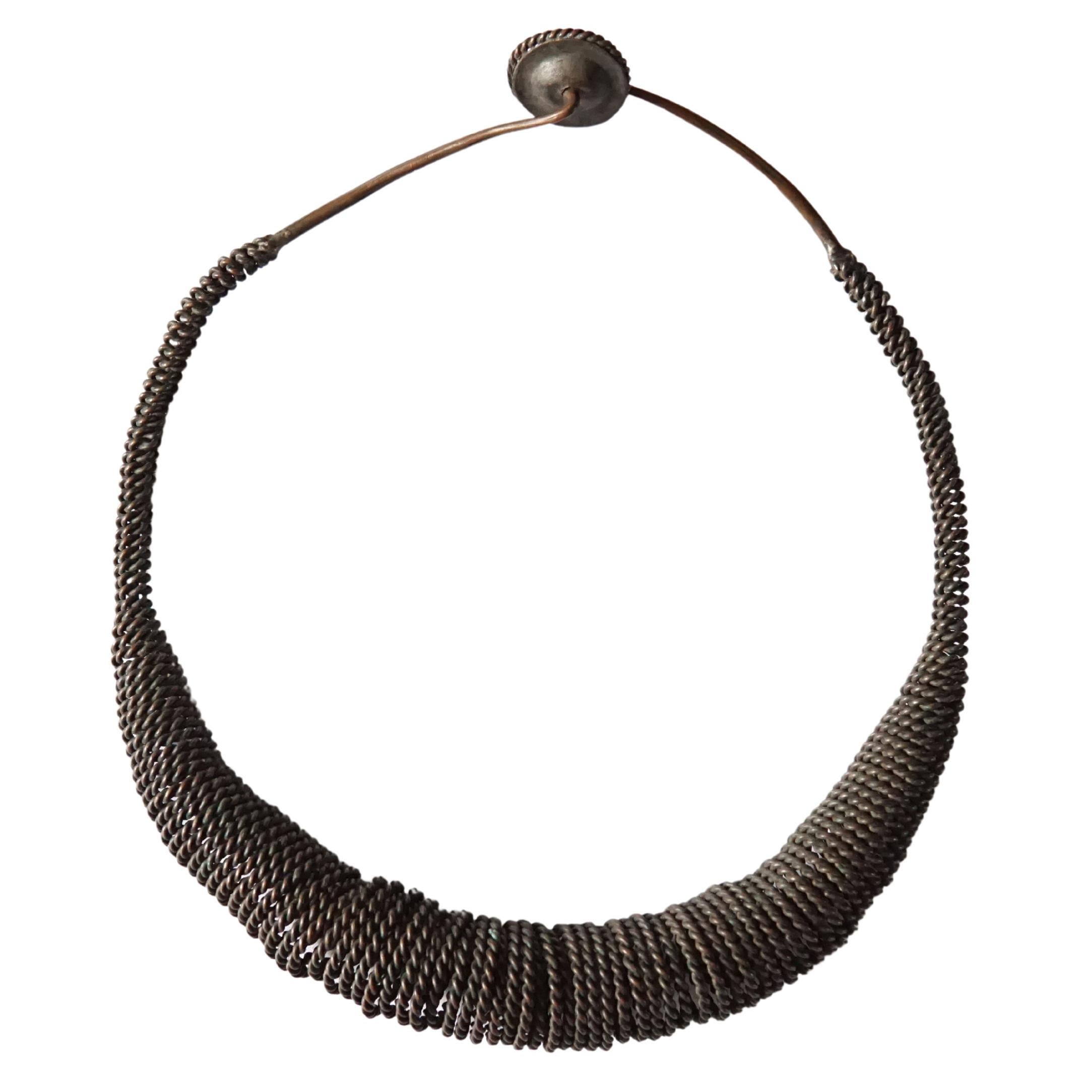 Collier en fil métallique tissé à la main de la tribu des Nias " Nifatali-tali ", Indonésie c. 1900