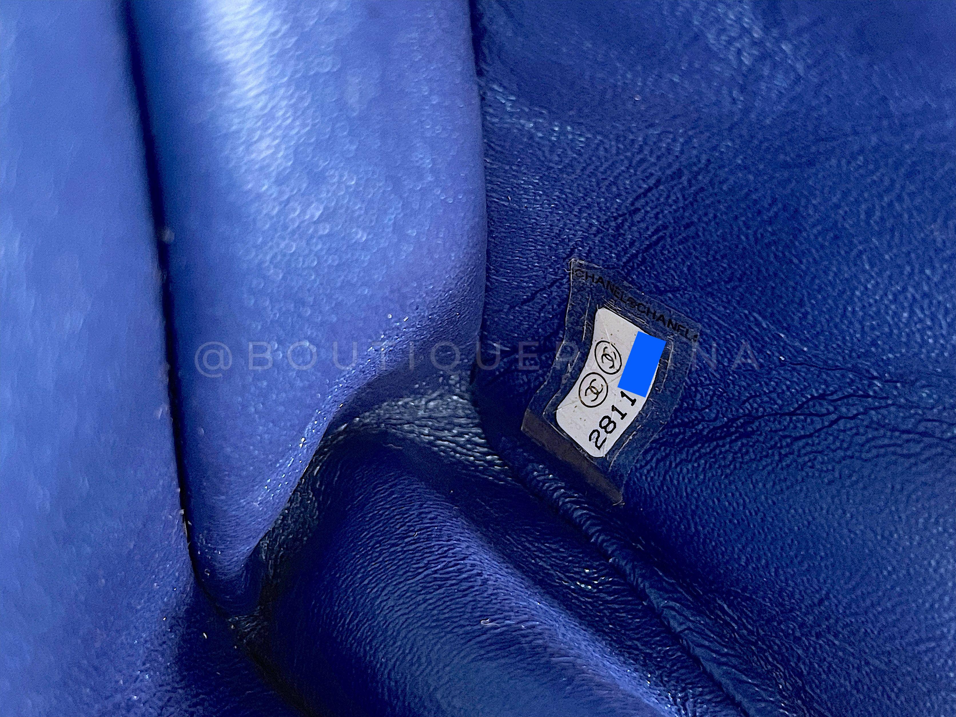 NIB 19A Chanel Reissue Waist Bag Fanny Pack Iridescent Sapphire Blue  64610 en vente 7