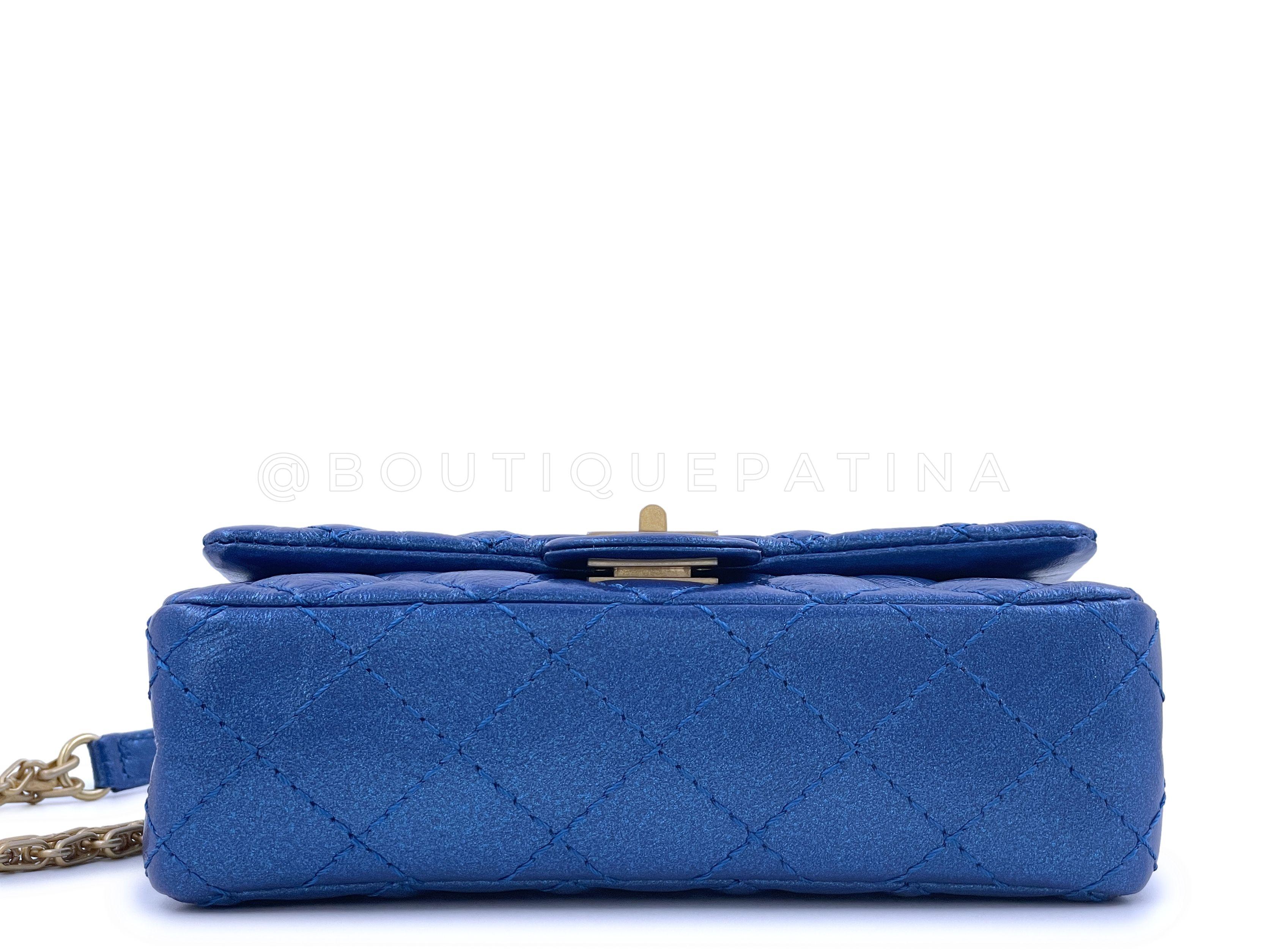 NIB 19A Chanel Reissue Waist Bag Fanny Pack Iridescent Sapphire Blue  64610 en vente 1
