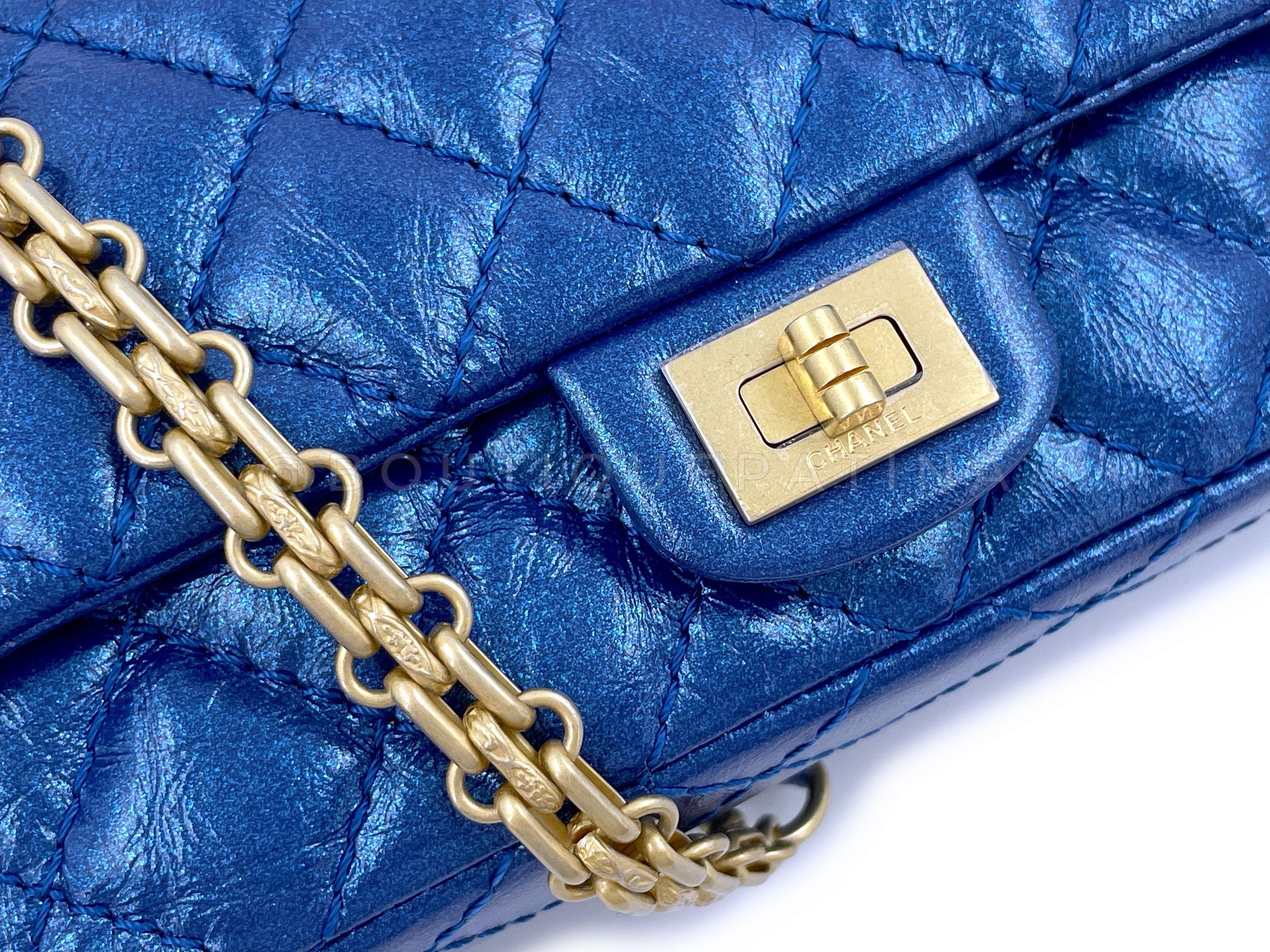 NIB 19A Chanel Reissue Waist Bag Fanny Pack Iridescent Sapphire Blue  64610 en vente 3