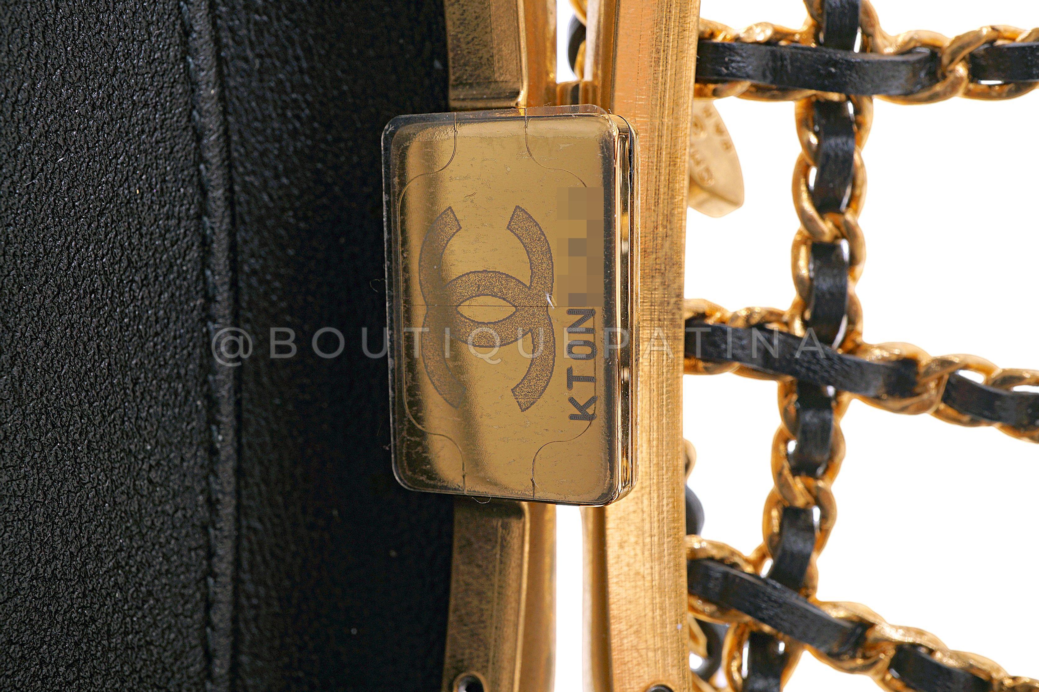 NIB 23S Chanel Caged Heart Minaudière Evening Clutch Bag Gold Black 67194 en vente 4