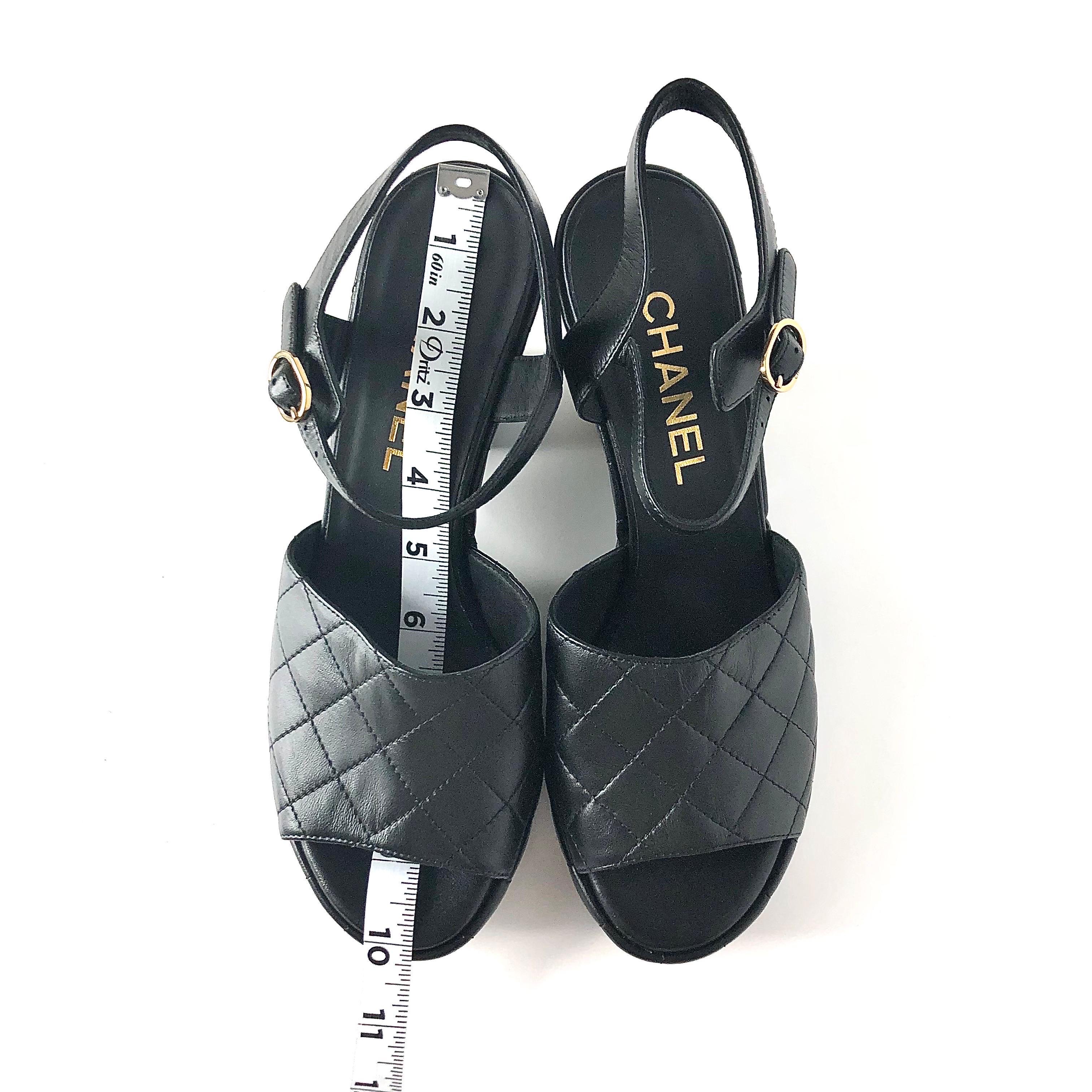 NIB Chanel 2024 Pelle d'agnello trapuntata CC Logo Nero Piattaforma Zeppa Sandali 39 in vendita 8
