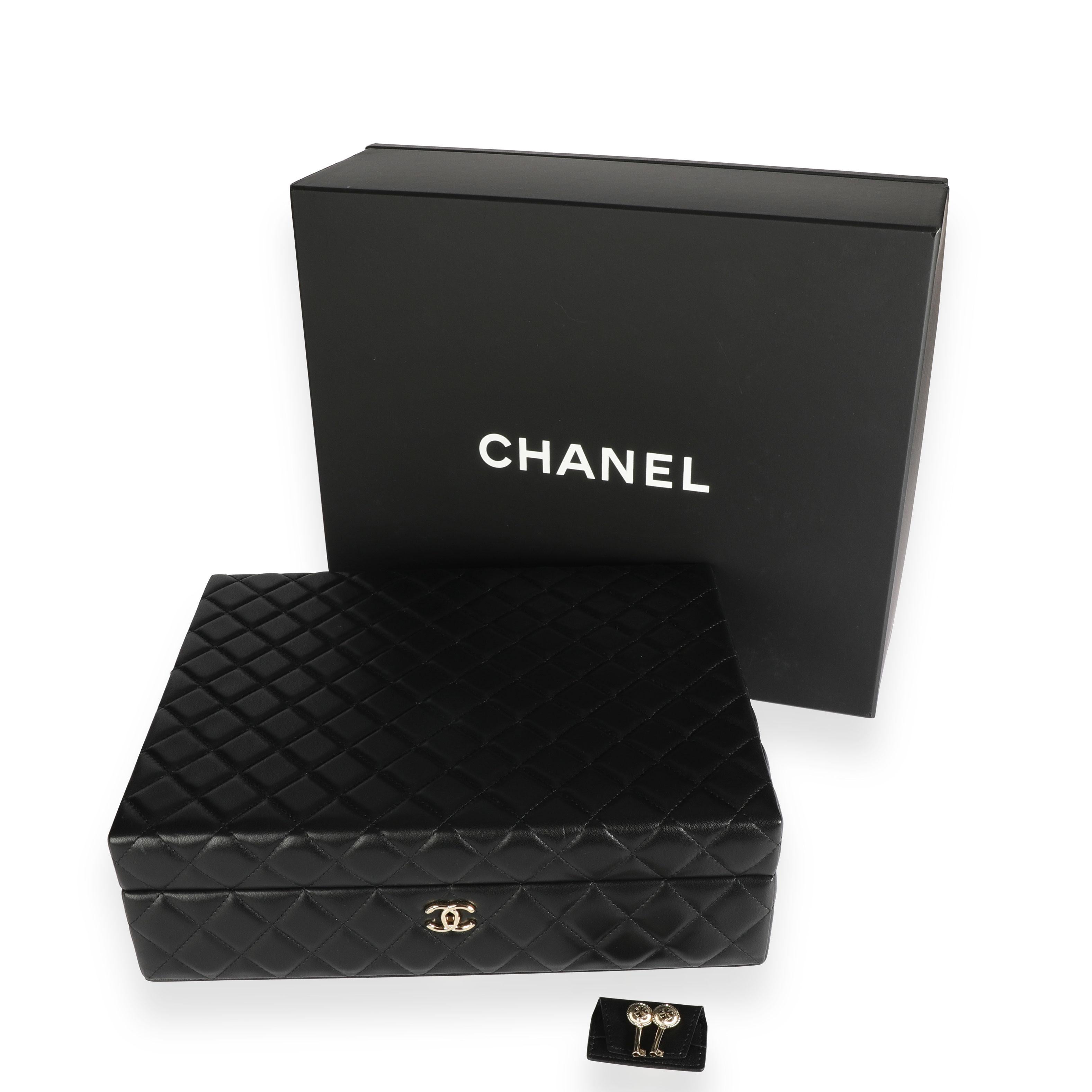 NIB Chanel Success Story Set of 4 Mini Bags and Trunk

SKU: 108720

Created for the 2019/2020 Métiers d’Art Collection, the Success Story is a collectible set of Chanel's most iconic bags: the Boy, Classic Double Flap, 2.55 Reissue, and the
