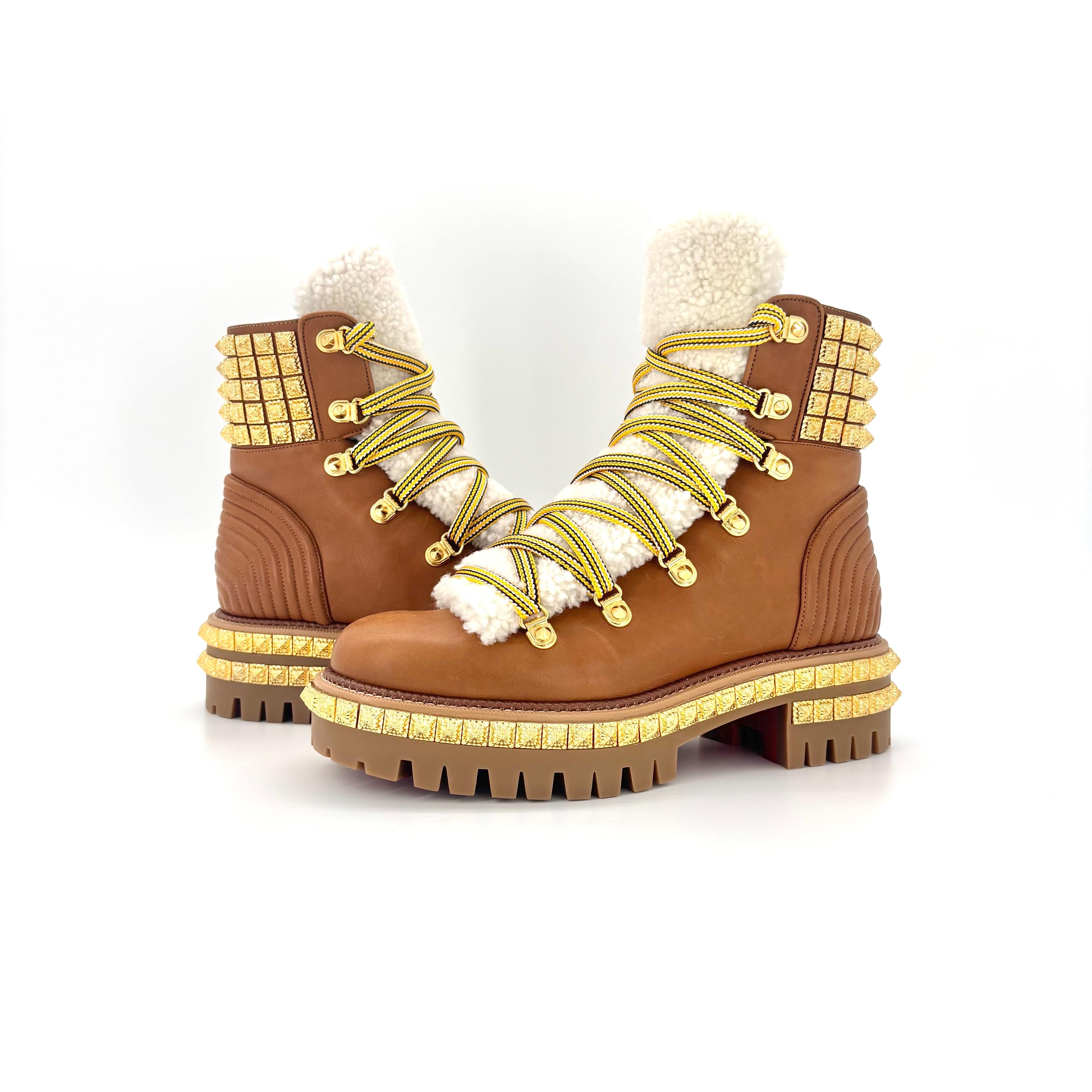 Marrone NIB Christian Louboutin Yeti Donna Shearling Sheep Fur Studded Lug Boots 37 in vendita