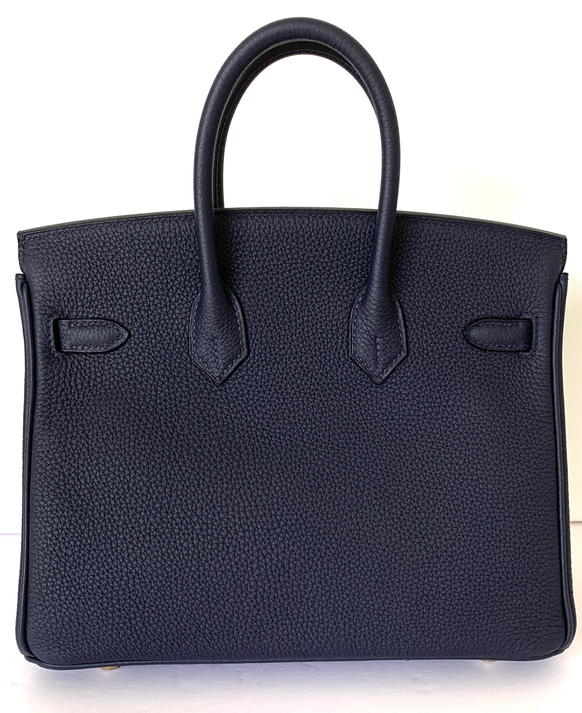 Hermes Birkin

25cm

Hermes Birkin 25cm

Blue Nuit
Togo Leather, one of the most durable leathers Hermes produces

A beautiful navy blue, set with gold hardware, can't beat this!
Size 25 is very hard to get and most desired

Dark Blue with Gold,