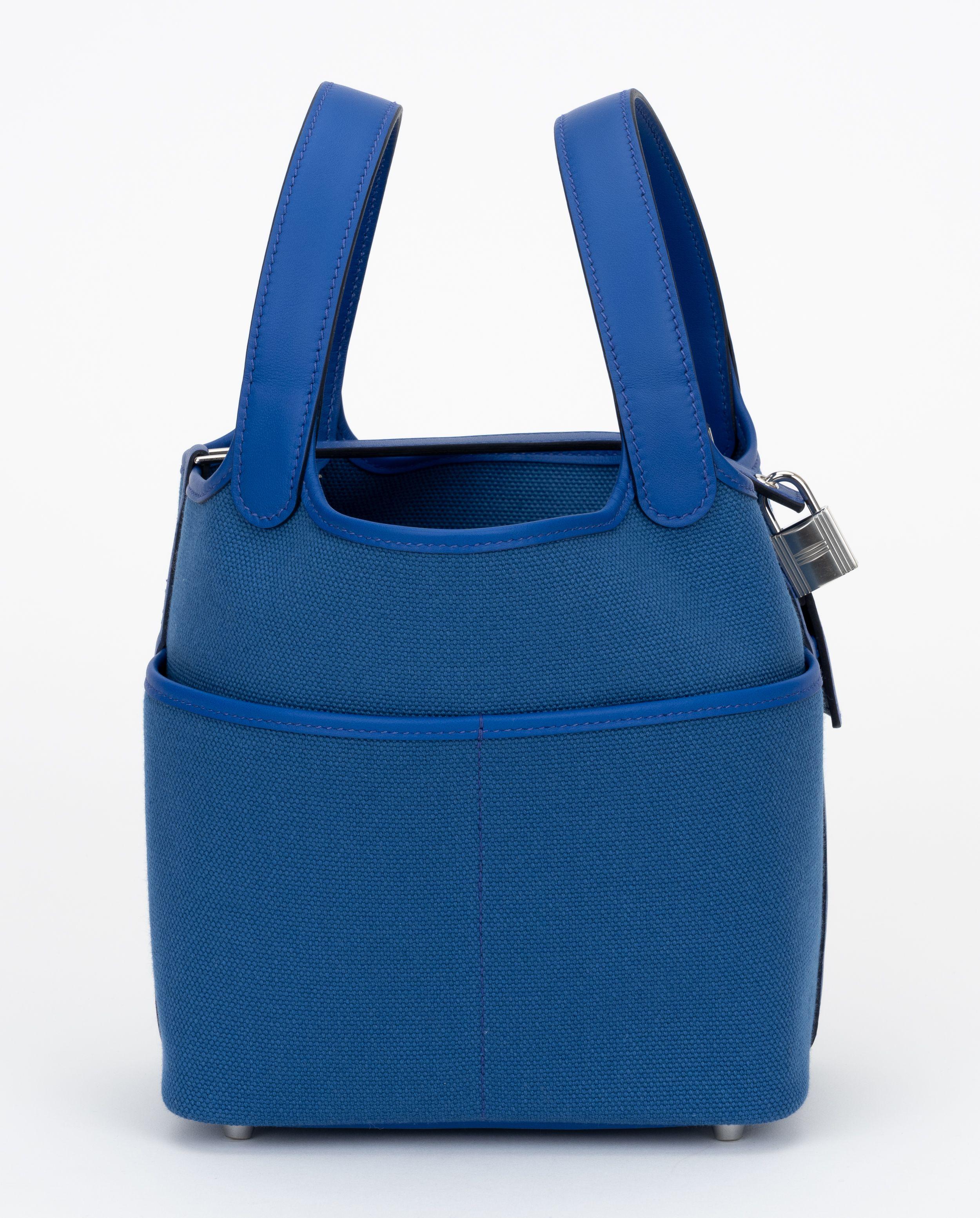 NIB Hermès Blau Royal Cargo Picotin 18 im Zustand „Neu“ im Angebot in West Hollywood, CA