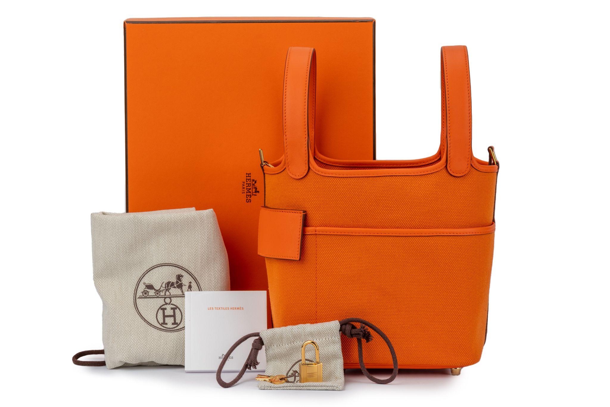 NIB Hermès Orange Swift and Toile Geoland Cargo Picotin Lock 18 In New Condition For Sale In West Hollywood, CA
