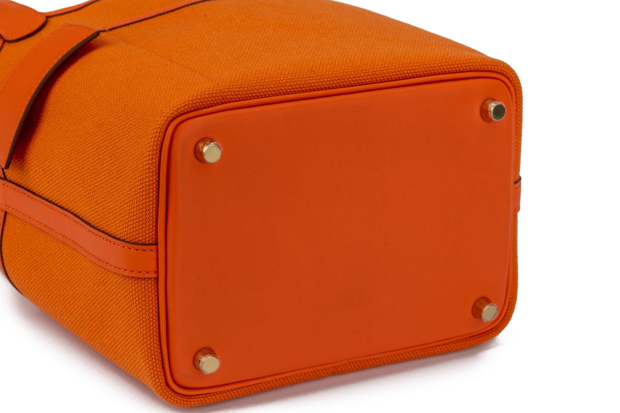 NIB Hermès Orange Swift and Toile Geoland Cargo Picotin Lock 18 For Sale 1