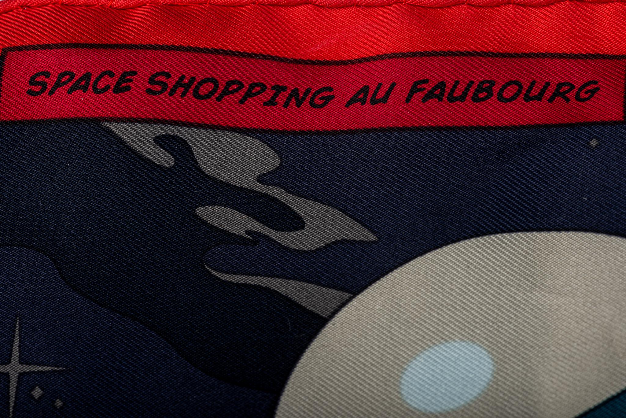 NIB Hermès Faubourg Rouge Foulard en soie Pour femmes en vente