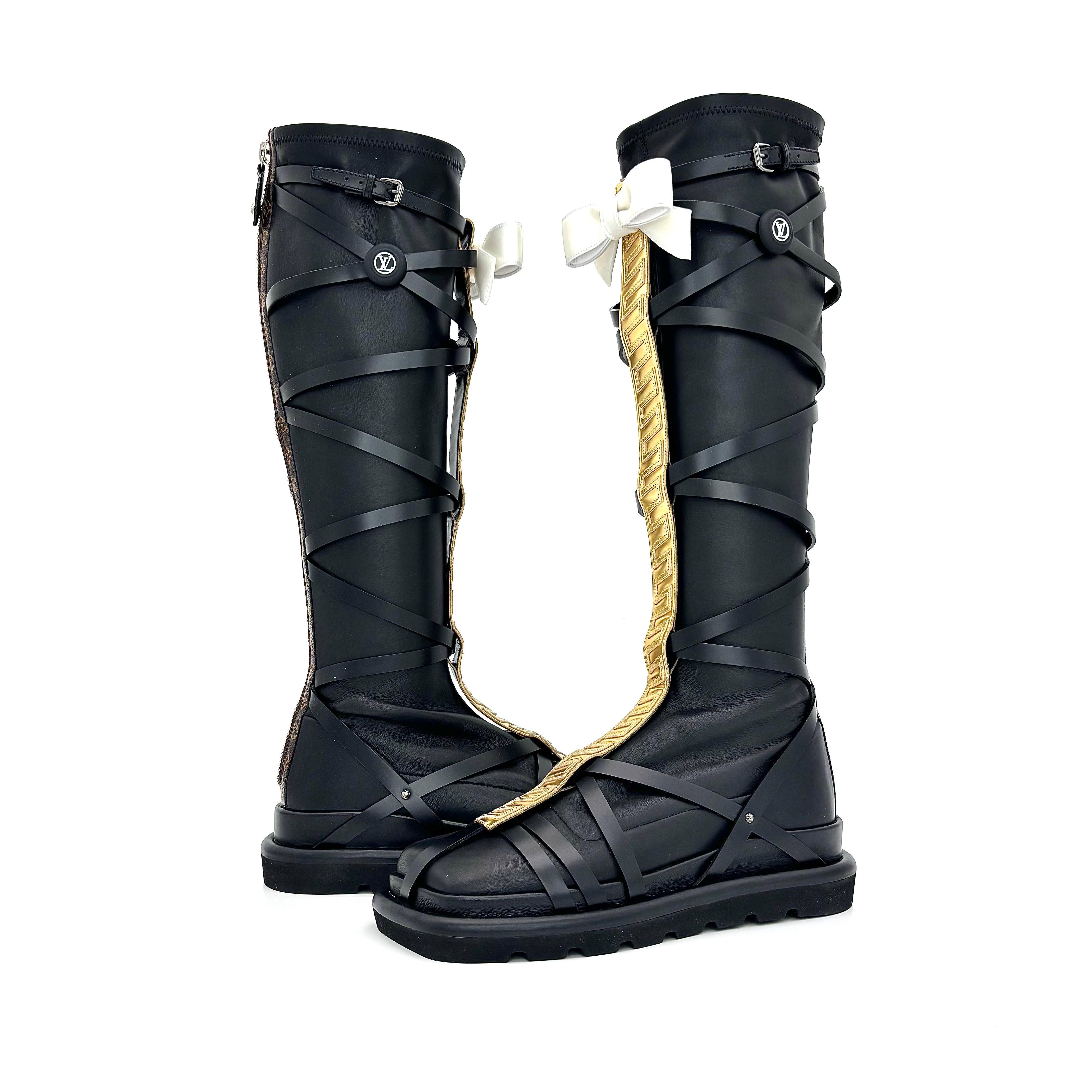 Louis Vuitton 2021 Fornasetti Knee High Square Toe Boots
New, with box (box shows wear)
Color Black Gold
Size 37EU 7US
Leather upper
Silver and black finished hardware
Rubber sole
Slave / harness motif
Large white bow embellishments
Full heel zip