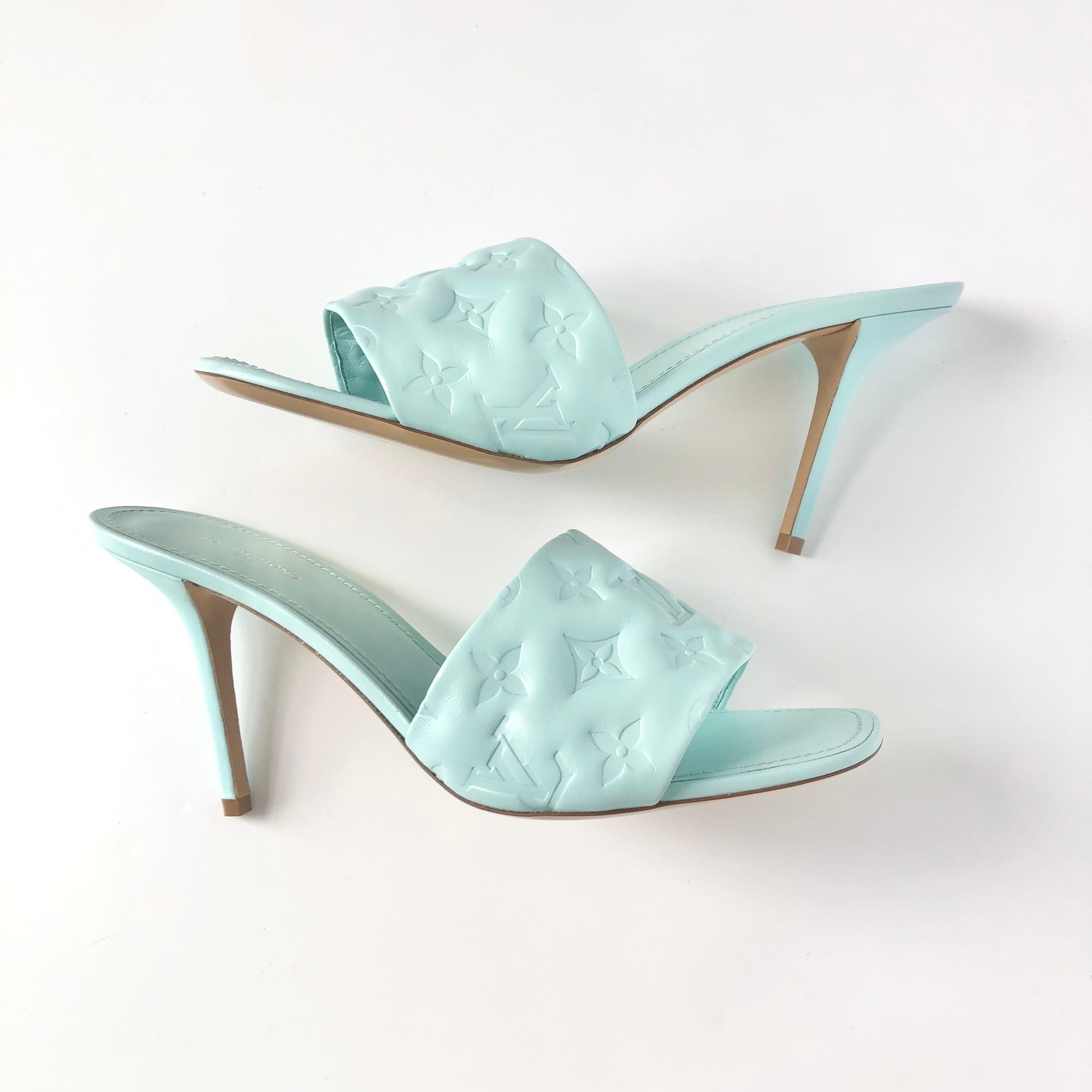 NIB Louis Vuitton Revival Monogram Emboss Leather Heeled Mules Sandals 41 in vendita 1