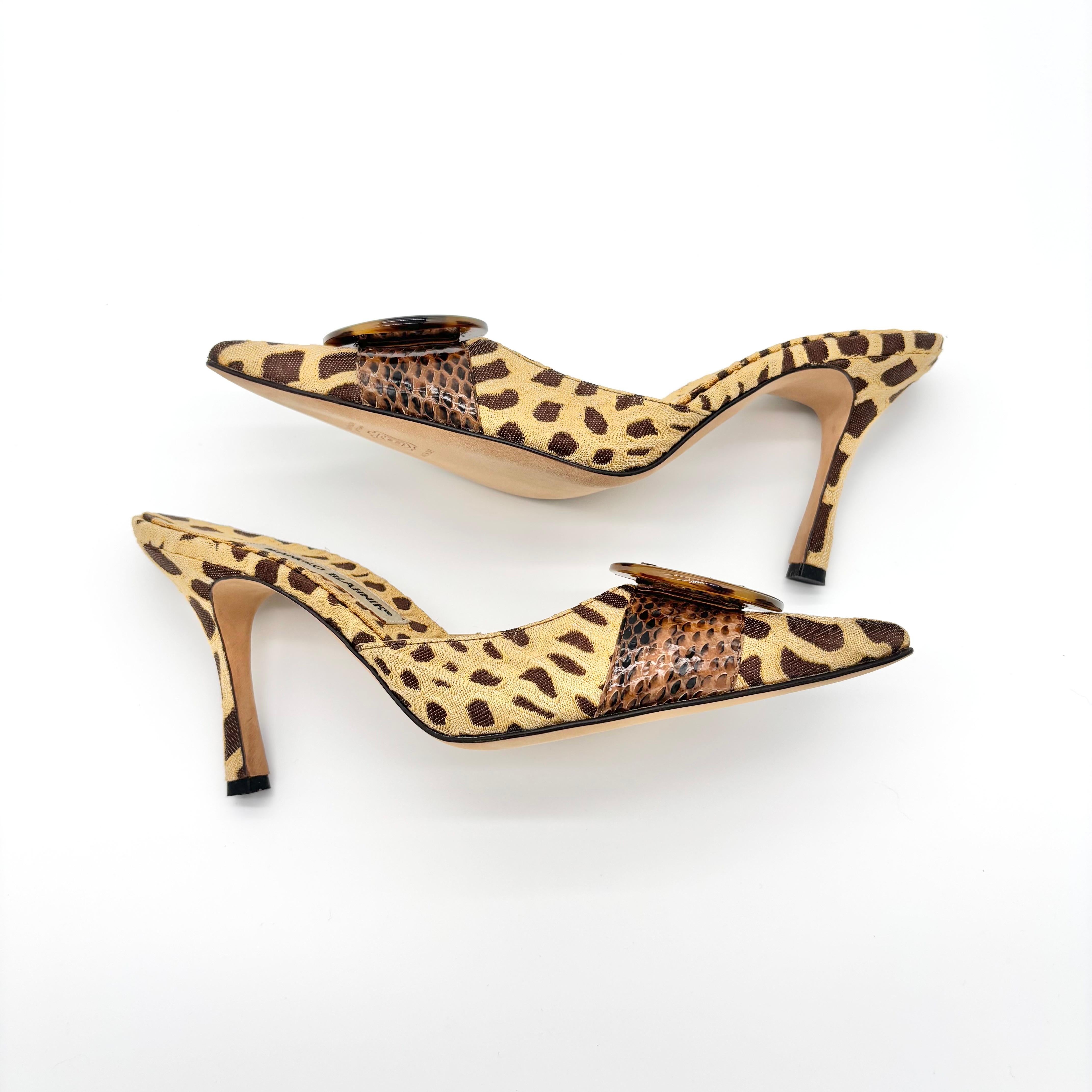 NIB Manolo Blahnik Callamu Serpent Buckle Snakeskin Pointed Toe Mules 38 In New Condition For Sale In Mechanicsville, VA