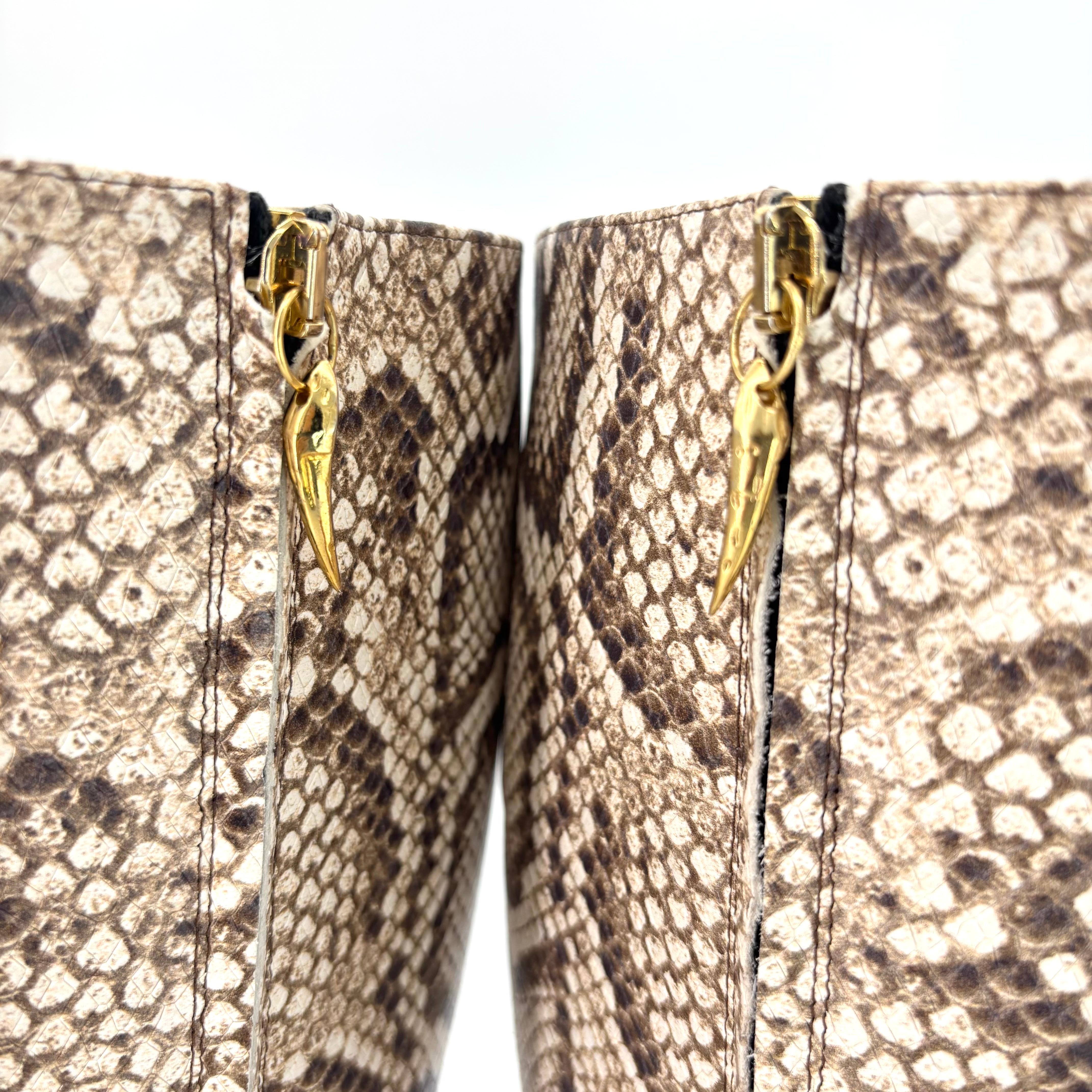 NIB Roberto Cavalli Tiger Tooth Snake Print Knee High Pointed Toe Boots 38 in vendita 2