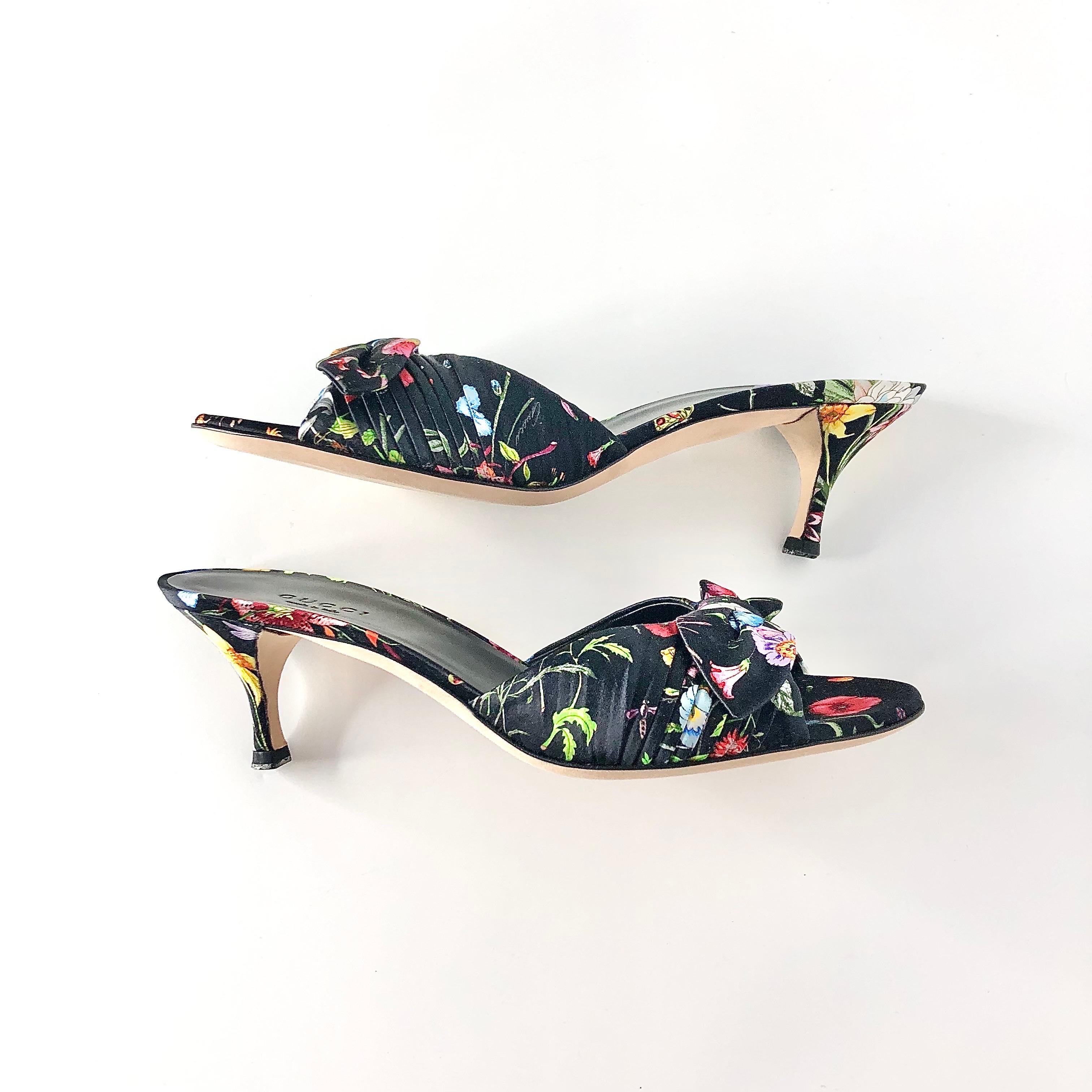 NIB Vintage Gucci Flora Satin Bow Flower Print Kitten Heel Slip On Mules 6 Neuf - En vente à Mechanicsville, VA