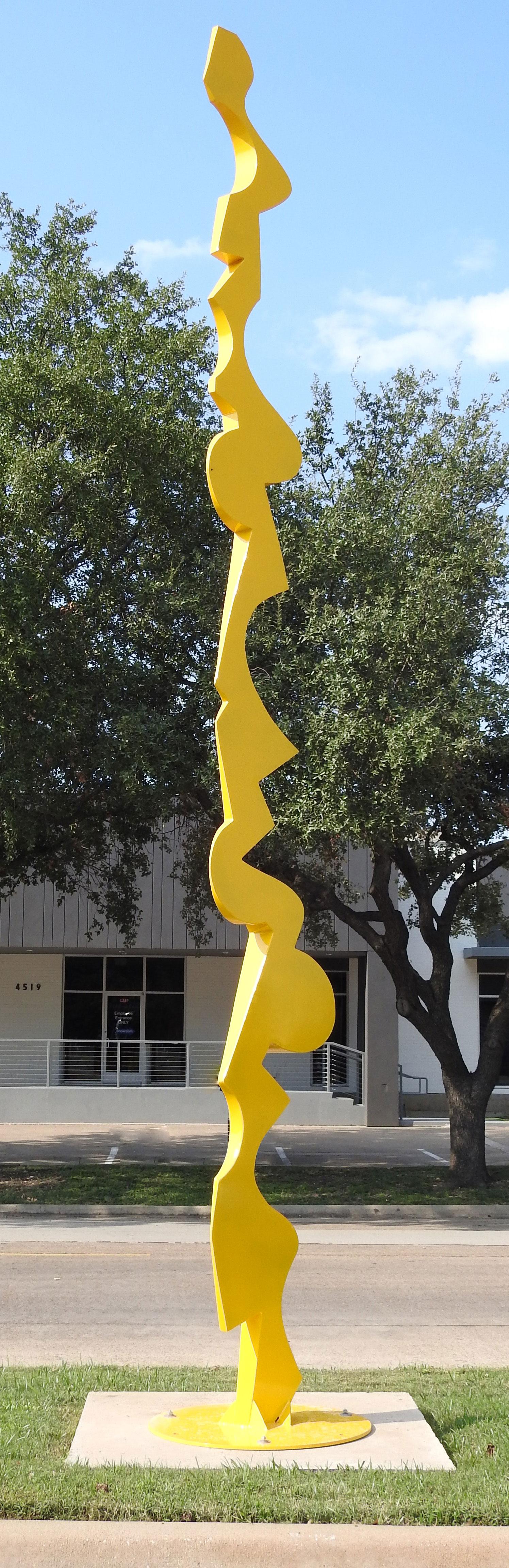 « Live Together, Die Free », Nic Noblique, grande sculpture en acier jaune, 288x36x36