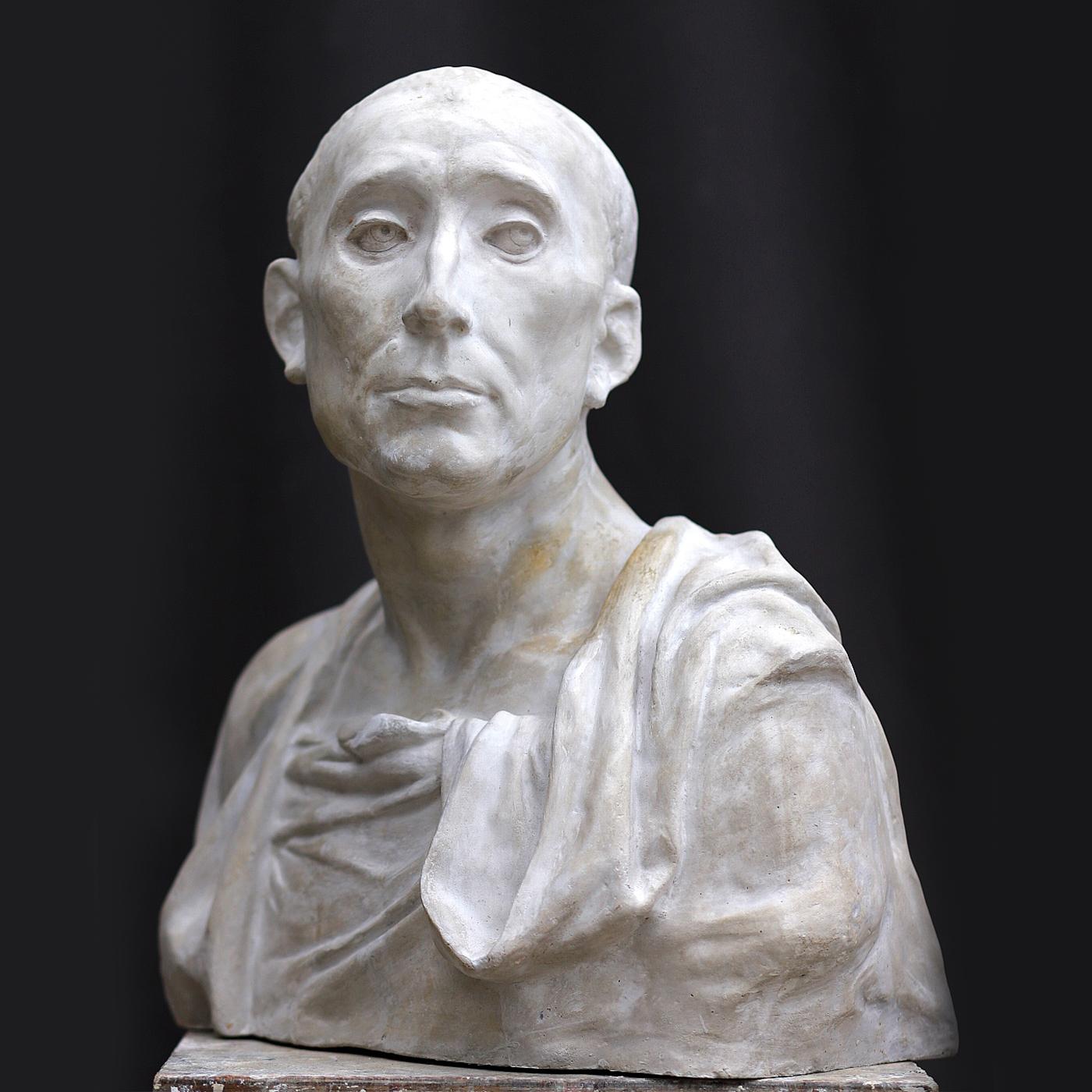 A stupendous reproduction of the Niccolò da Uzzano Bust by Donatello (1432) preserved at the Bargello Museum of Florence, this extraordinary oeuvre is one of the most ancient busts of the Renaissance period. Dynamic and utterly realistic, it will
