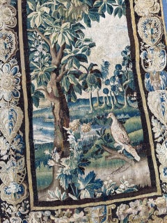 Belle tapisserie d'Aubusson du XVIIIe siècle « verdure avec un oiseau »