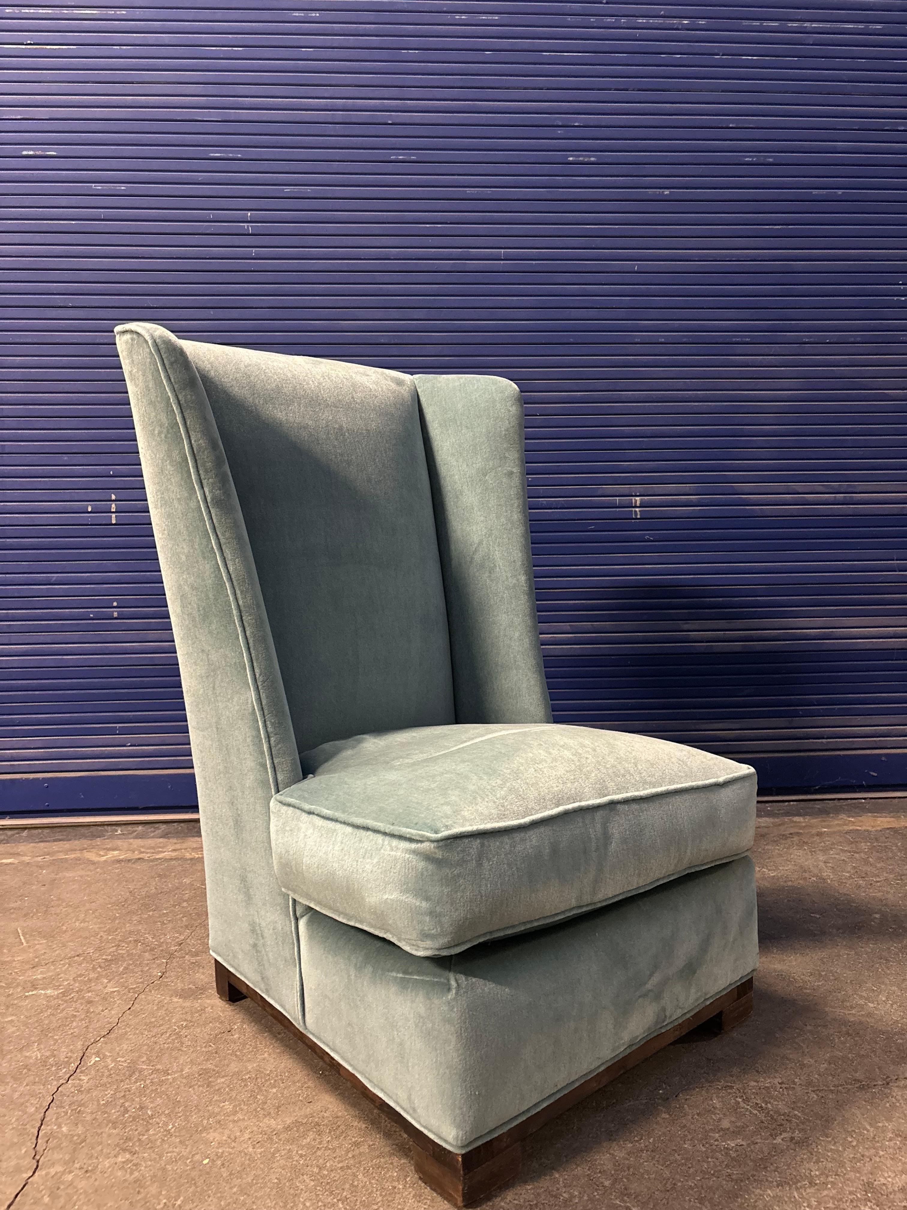 Jolie et large fauteuil à oreilles des années 30s 

