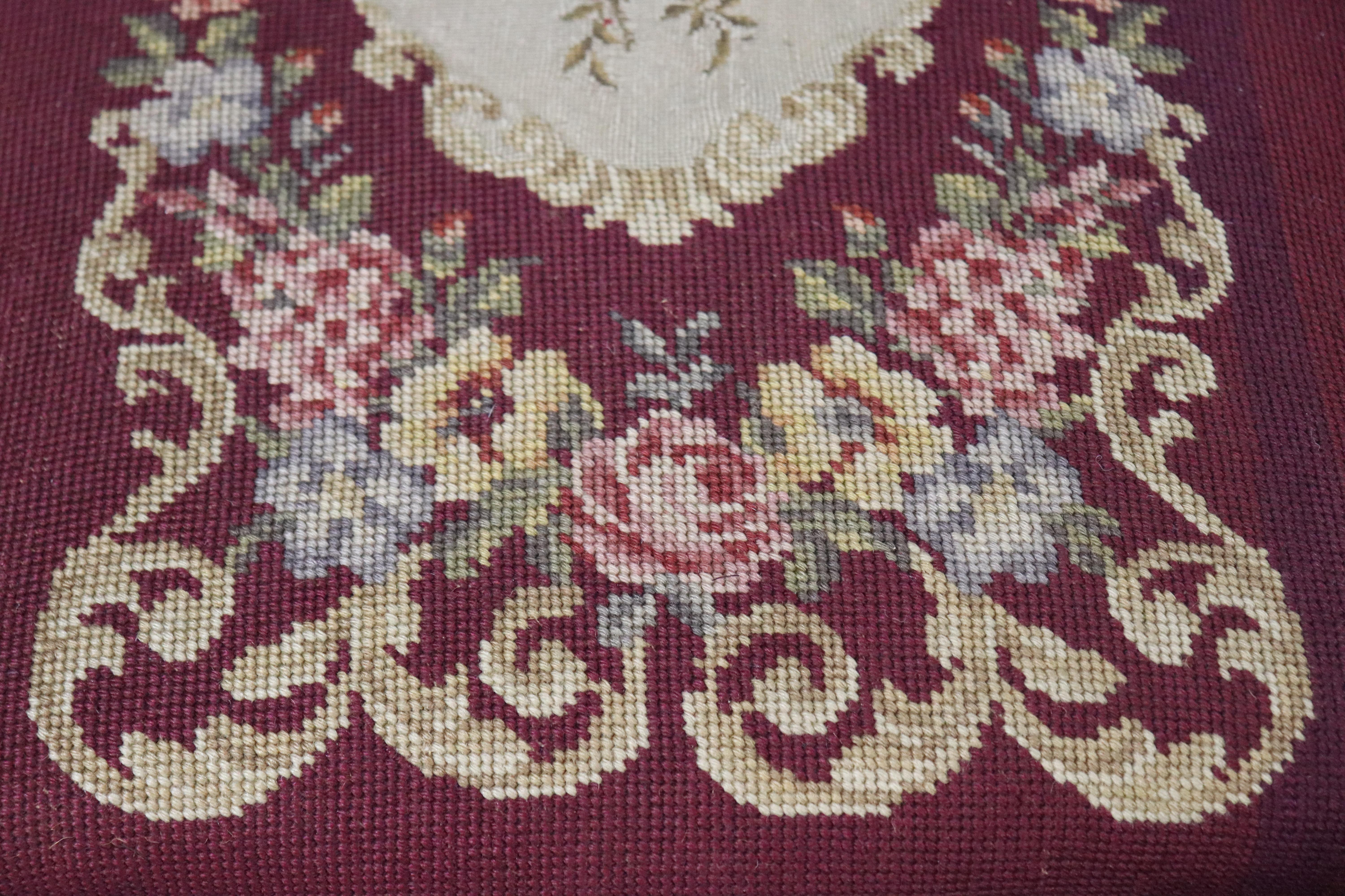 Nice 19th Century French Louis XV Needlepoint Walnut Foot Stool en vente 9