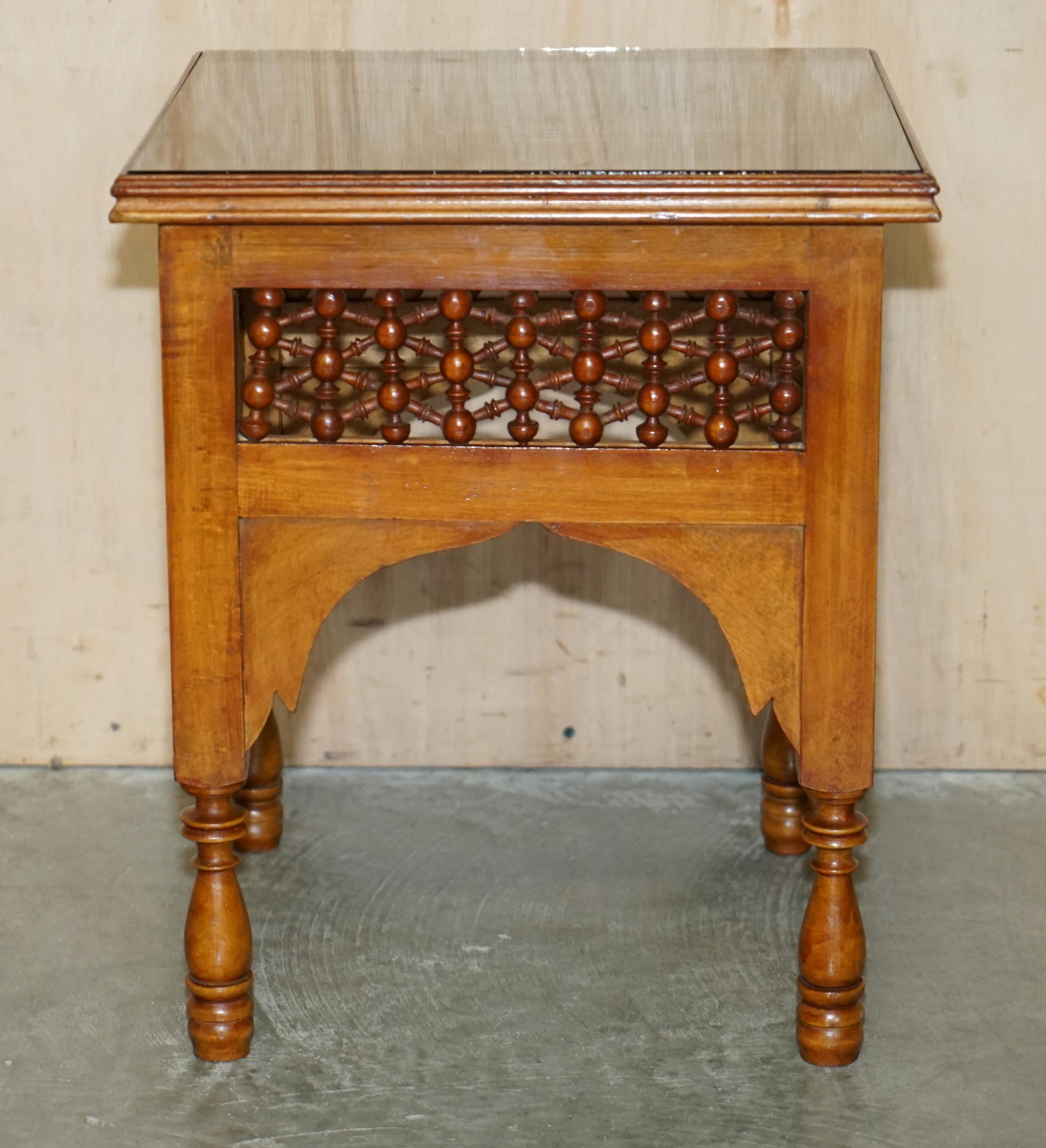 NICE 19TH CENTURY HAND CARVED LIBERTY'S LONDON MOORISH SiDE END LAMP WINE TABLe For Sale 12