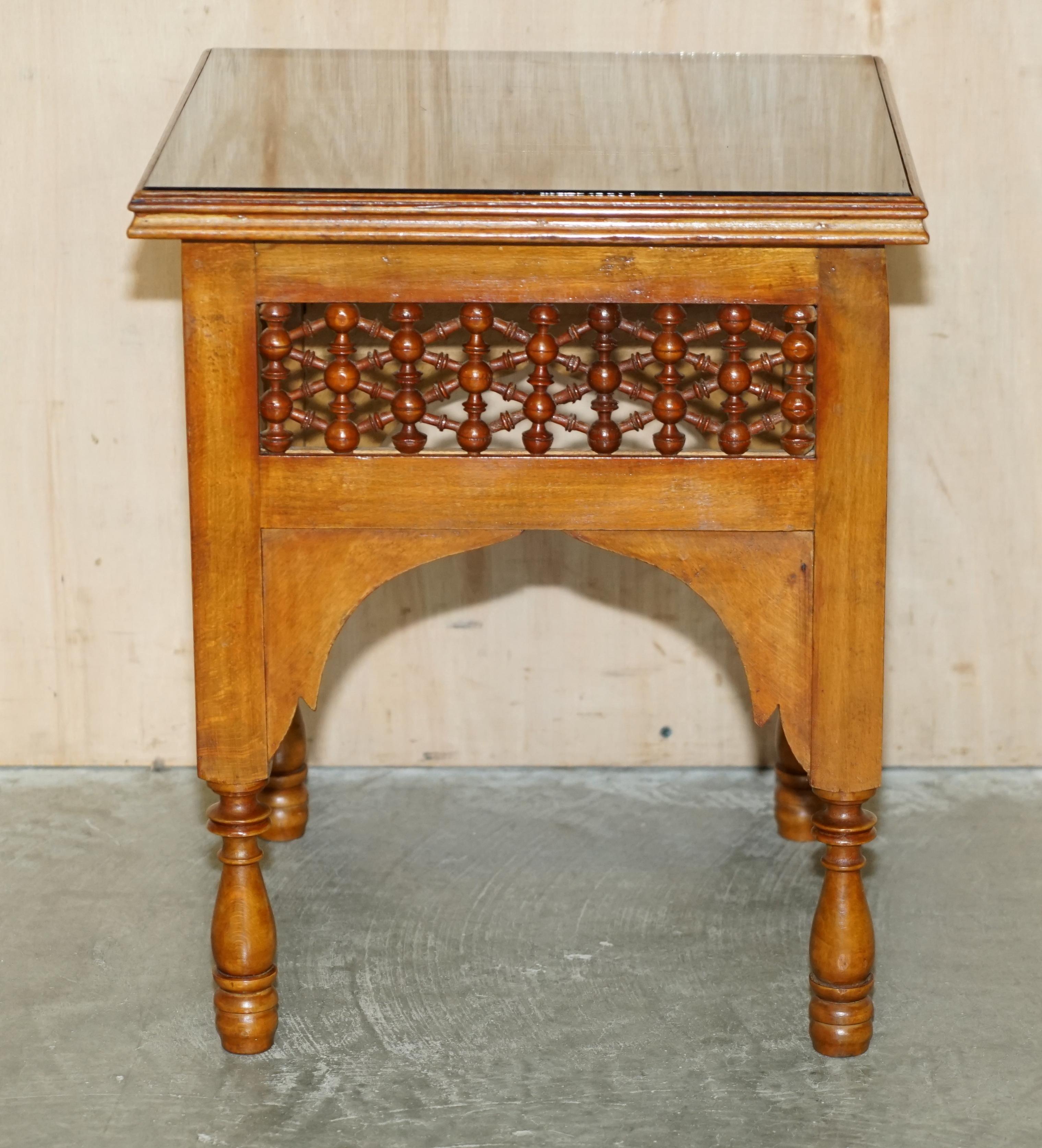 NICE 19TH CENTURY HAND CARVED LIBERTY'S LONDON MOORISH SiDE END LAMP WINE TABLe For Sale 13