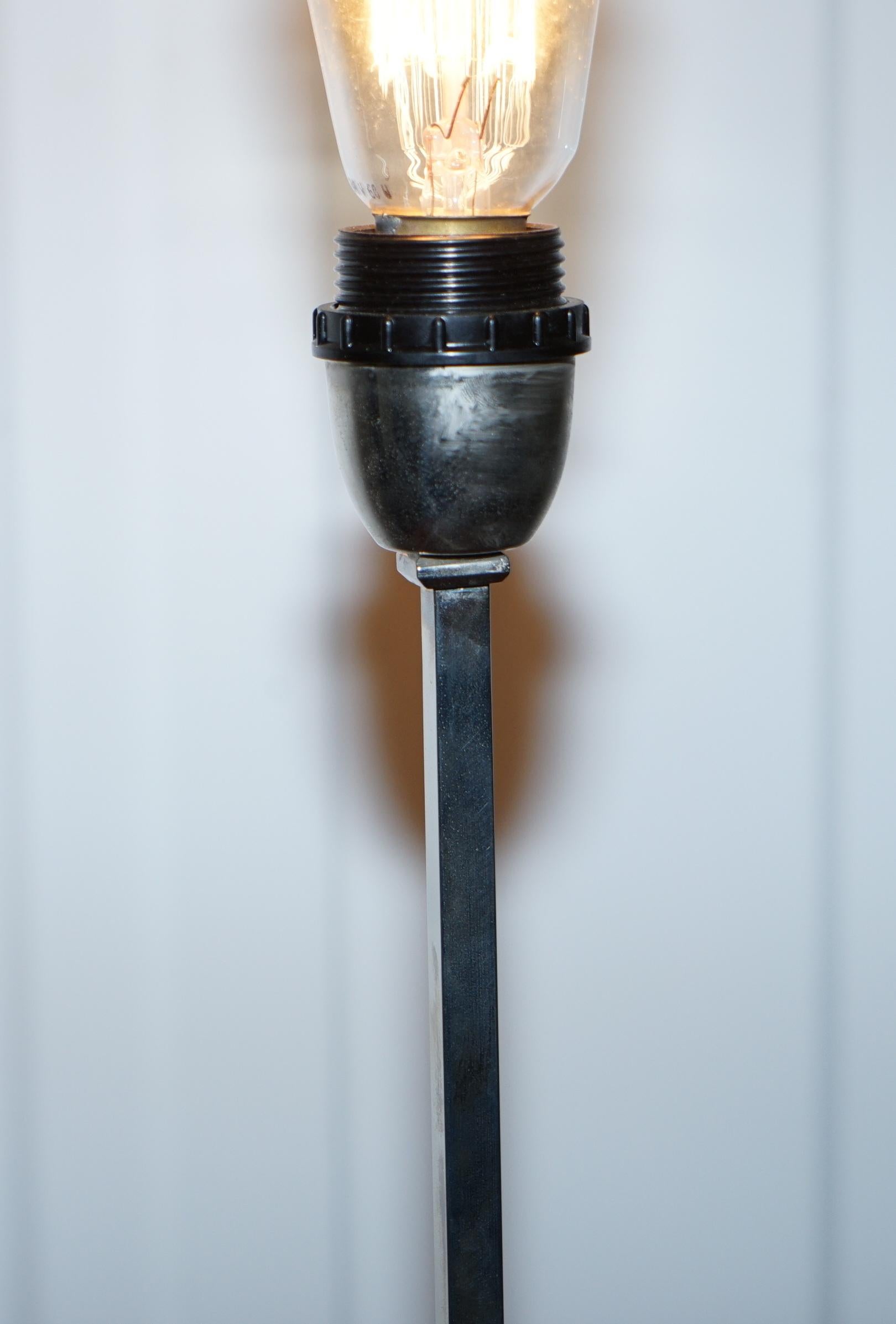 Nice Contemporary Chromed Metal Table Lamp Long Elegant Styling In Good Condition In West Sussex, Pulborough
