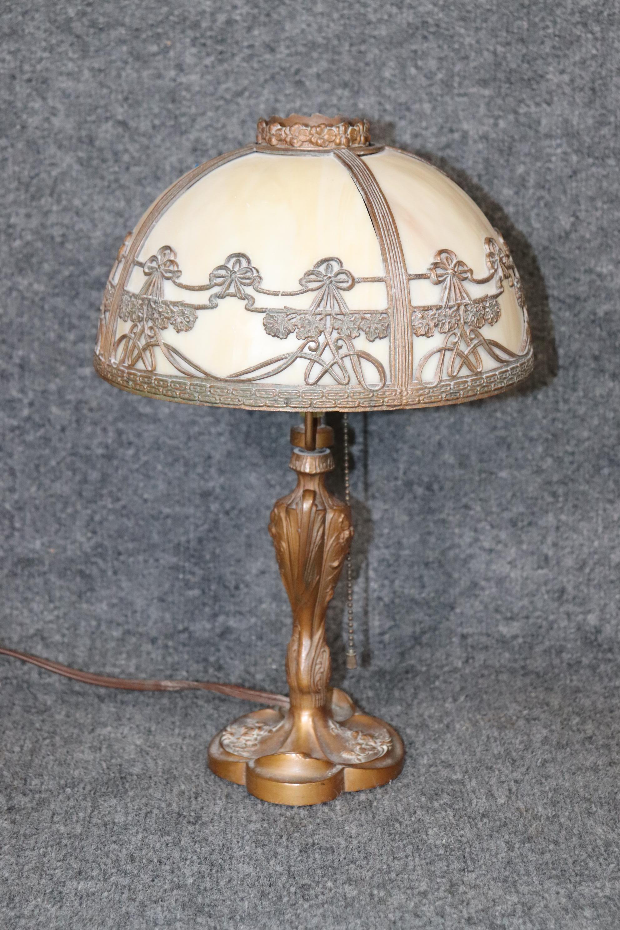 Nice American French Art Nouveau Style Slag Glass Lamp with Bronze Colored Base In Good Condition In Swedesboro, NJ