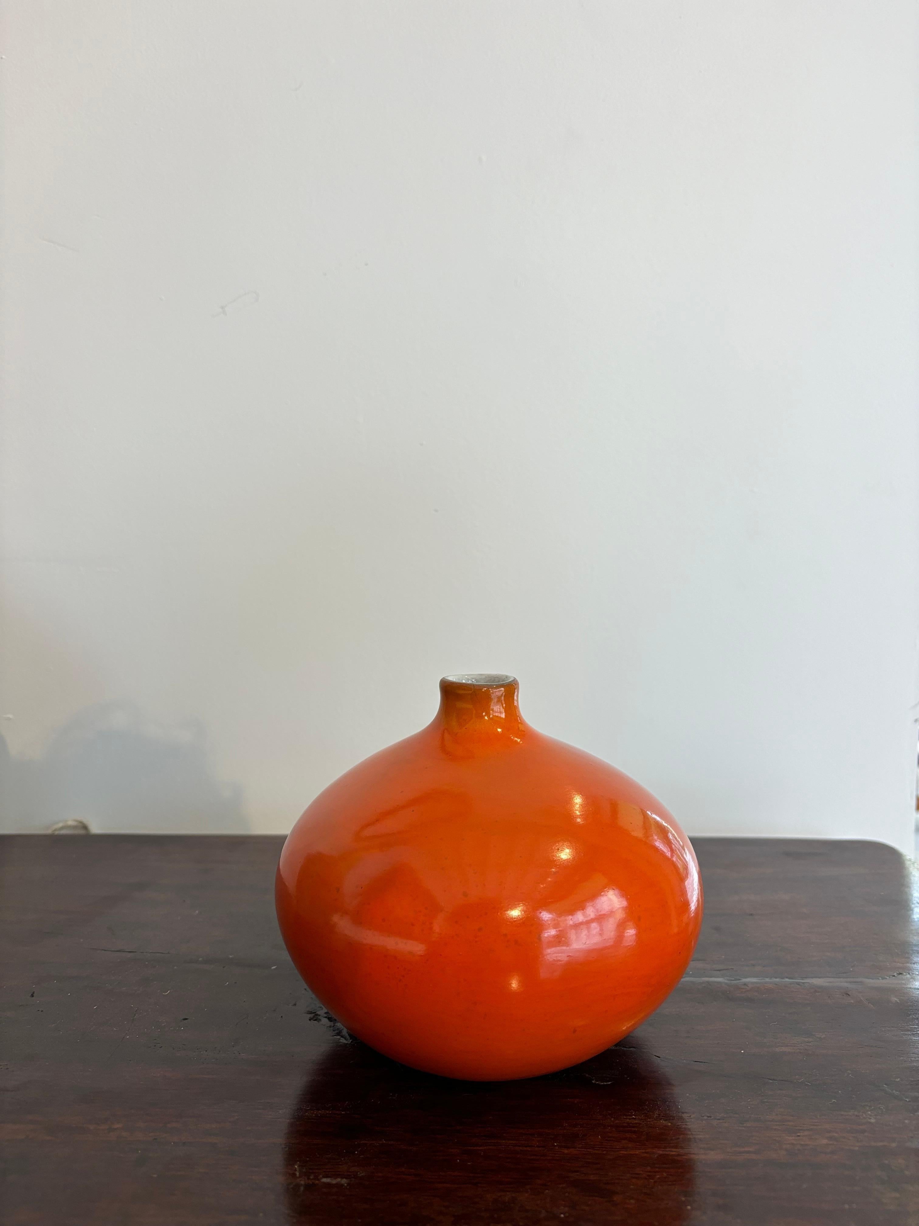 Rare lampe par Jacques et Dani Ruelland, jolie forme. 