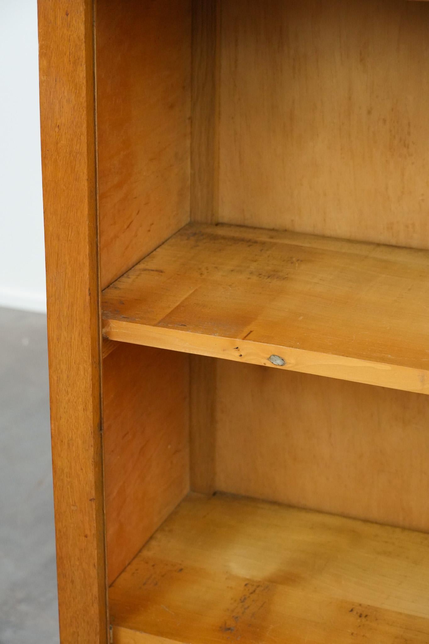 Nice antique Art Deco bookcase in Amsterdam School style en venta 8