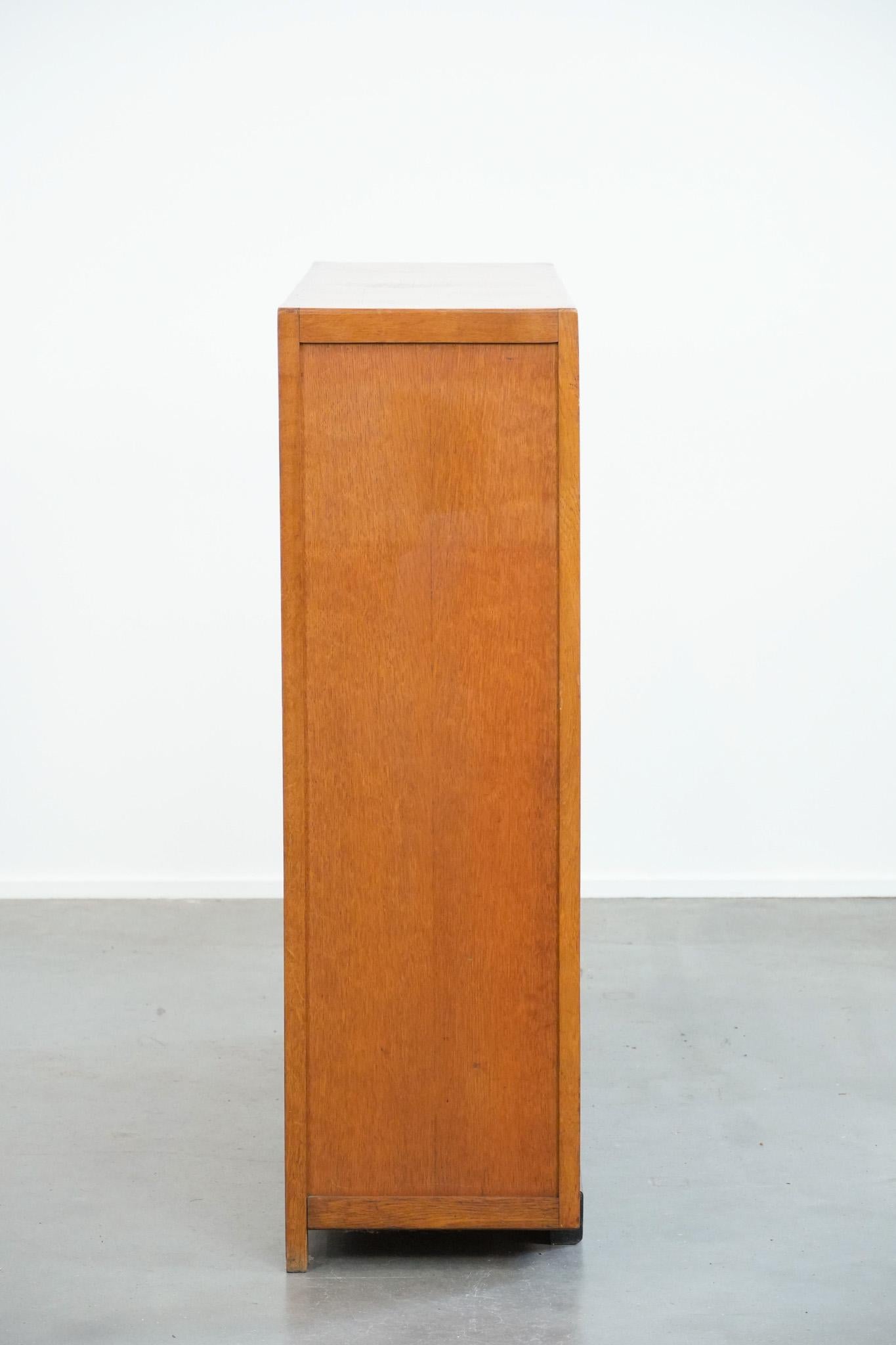 Nice antique Art Deco bookcase in Amsterdam School style Art Decó en venta