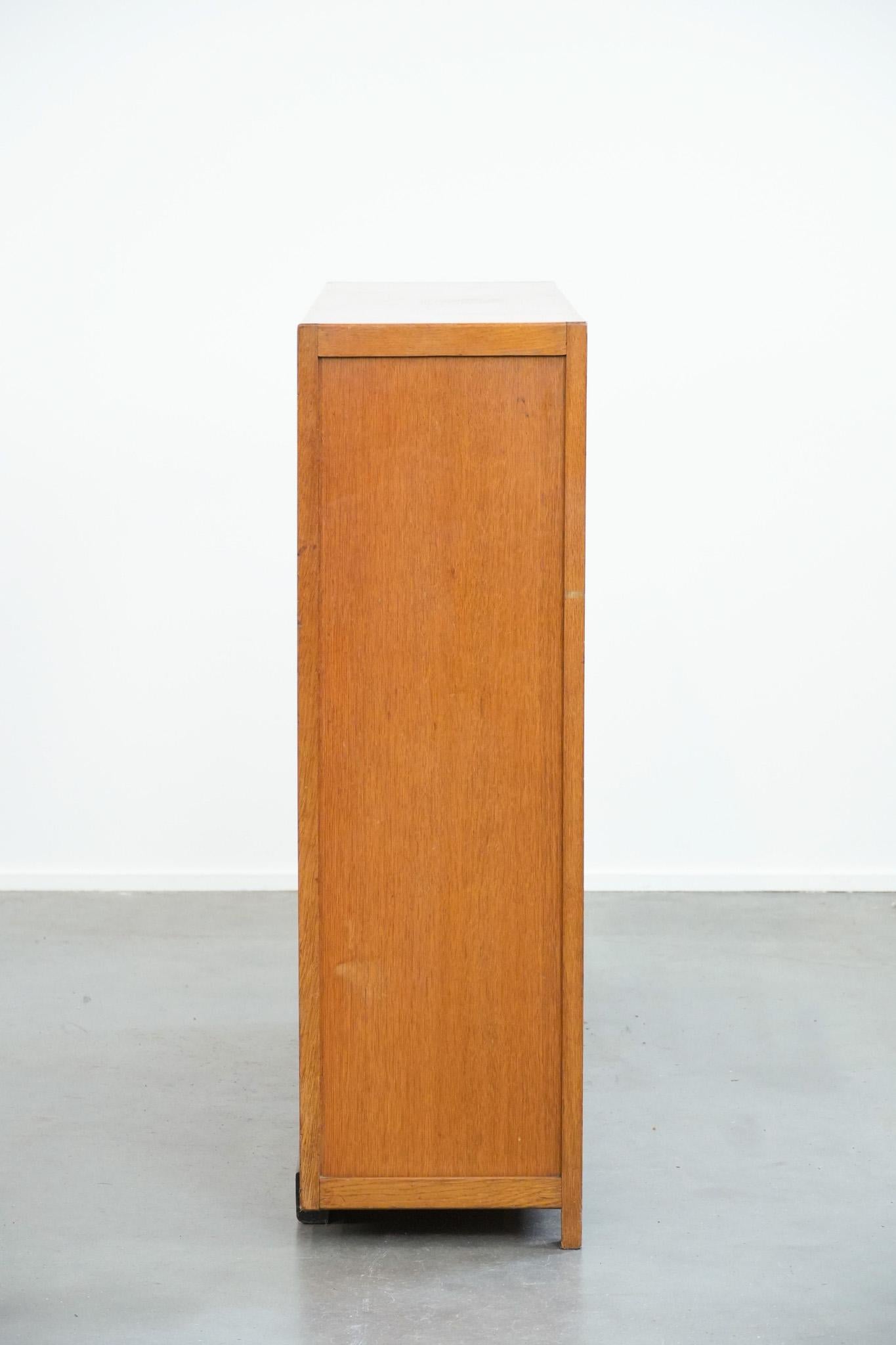 Nice antique Art Deco bookcase in Amsterdam School style en Bueno estado para la venta en Harderwijk, NL