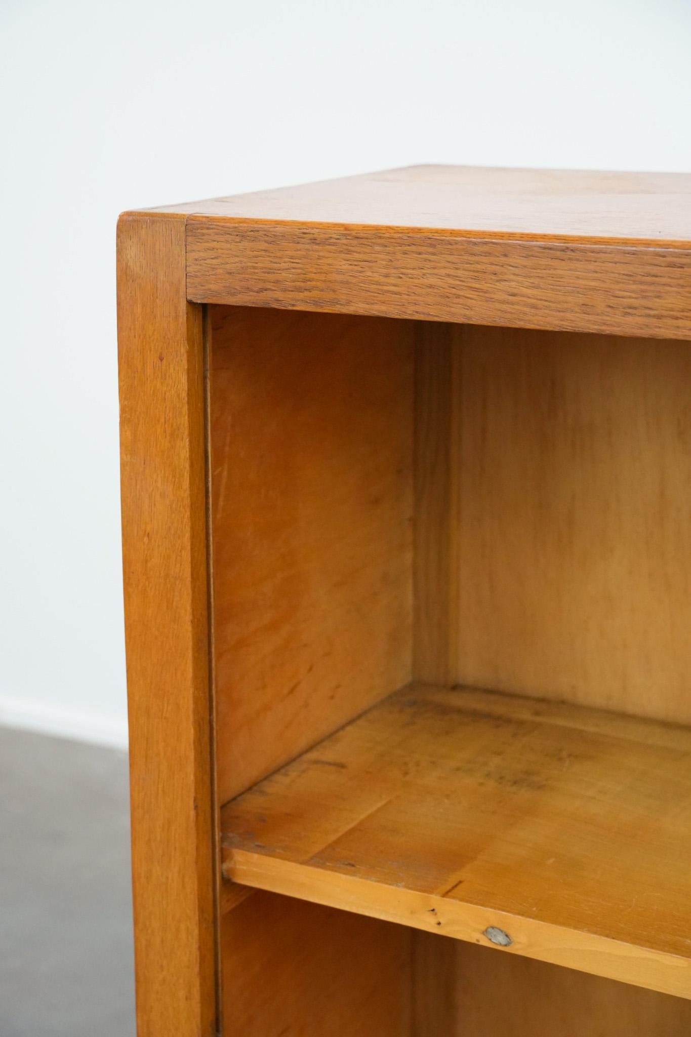 Nice antique Art Deco bookcase in Amsterdam School style en venta 1