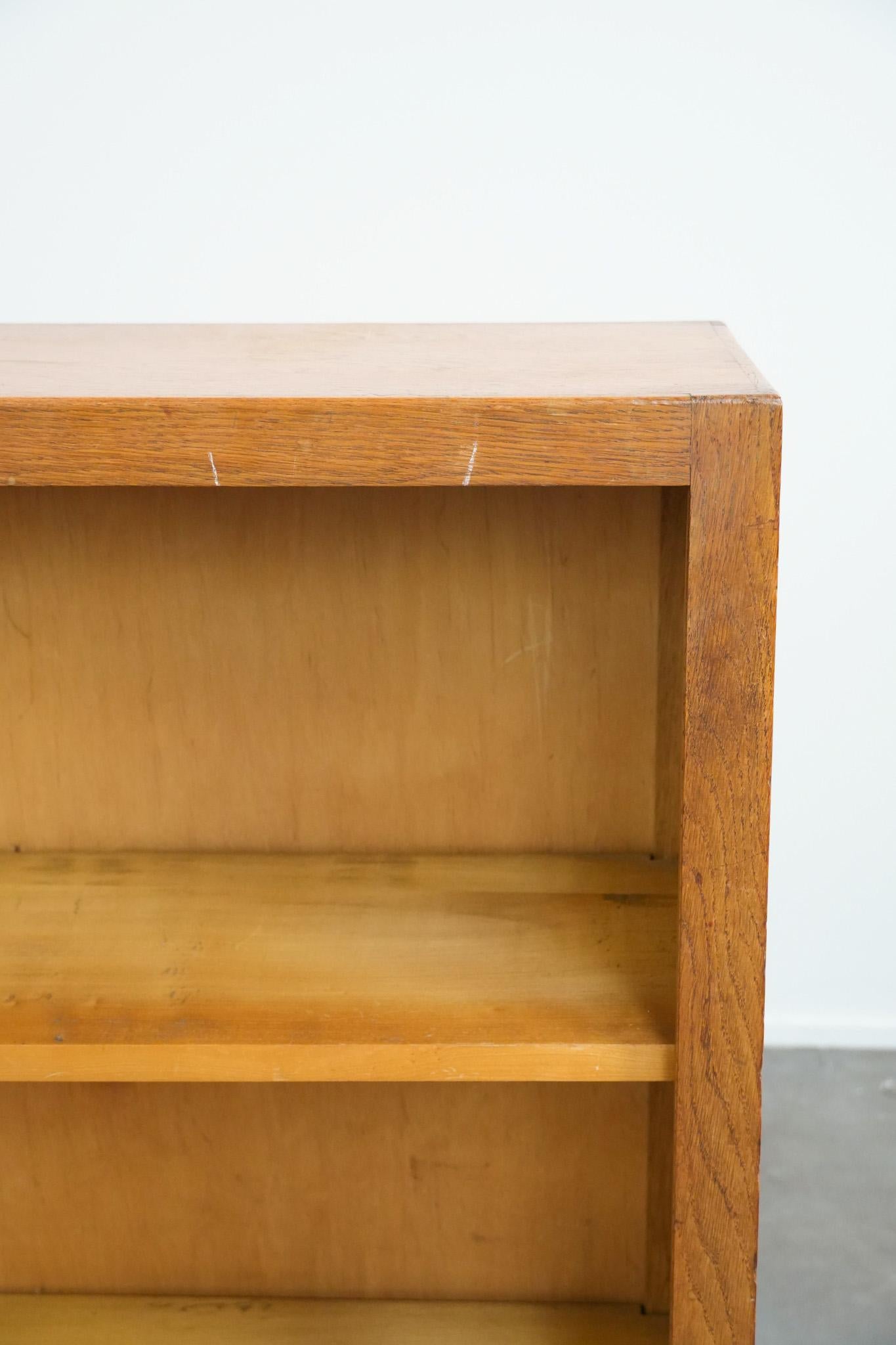 Nice antique Art Deco bookcase in Amsterdam School style en venta 2