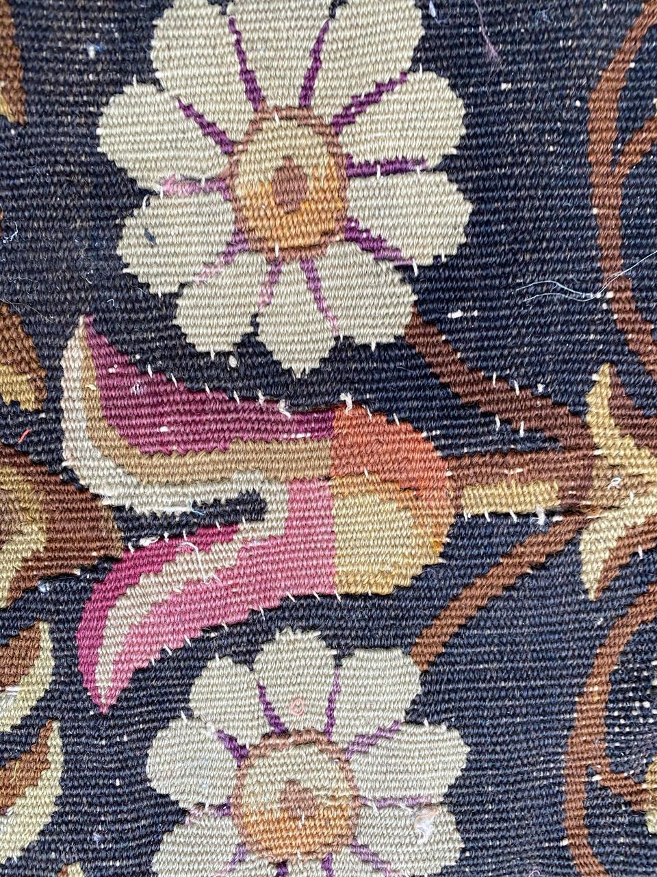 Français Belle tapisserie ancienne d'un fragment d'Aubusson en vente