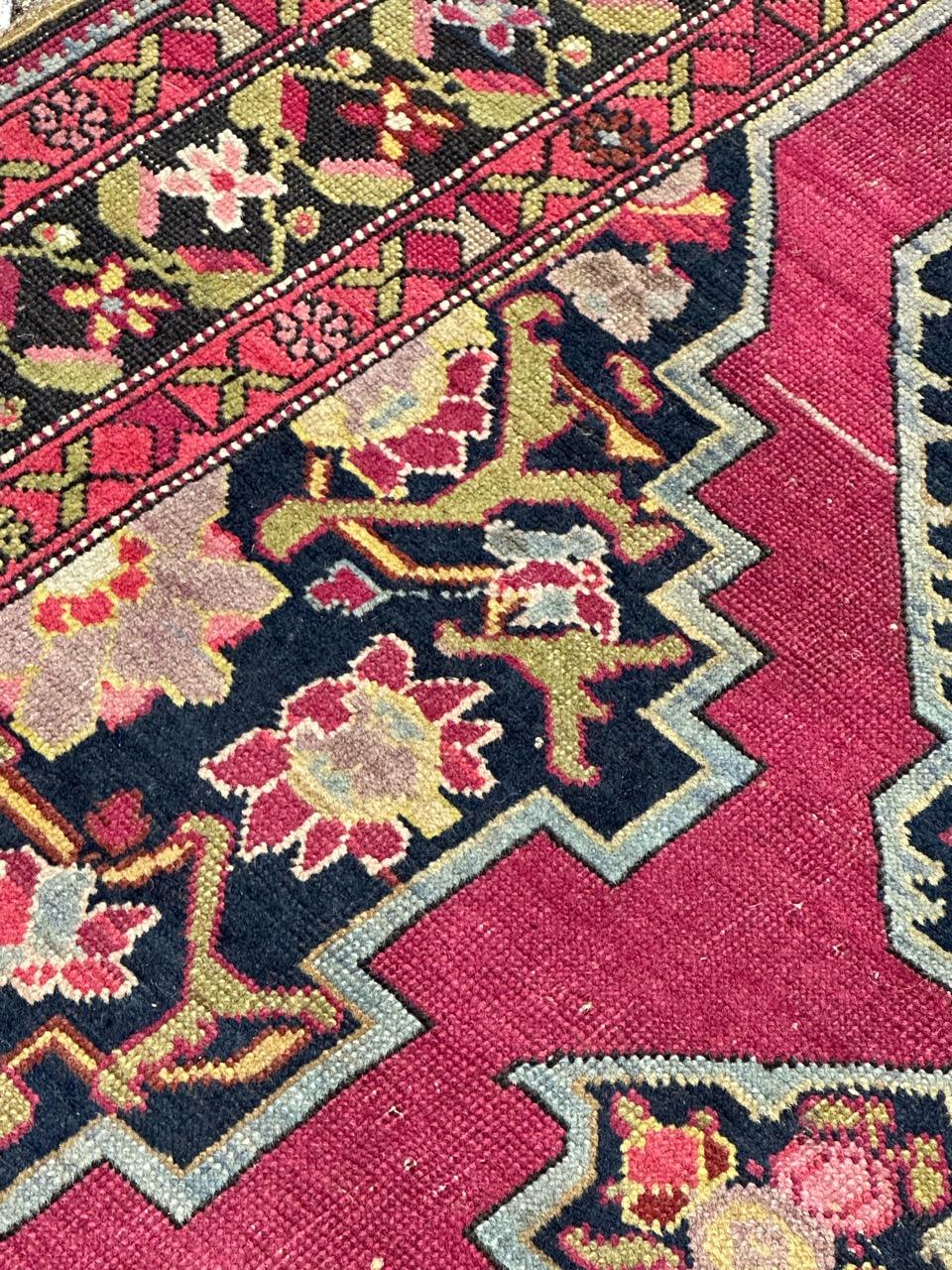 Beau tapis de course caucasien ancien Karabagh en vente 7