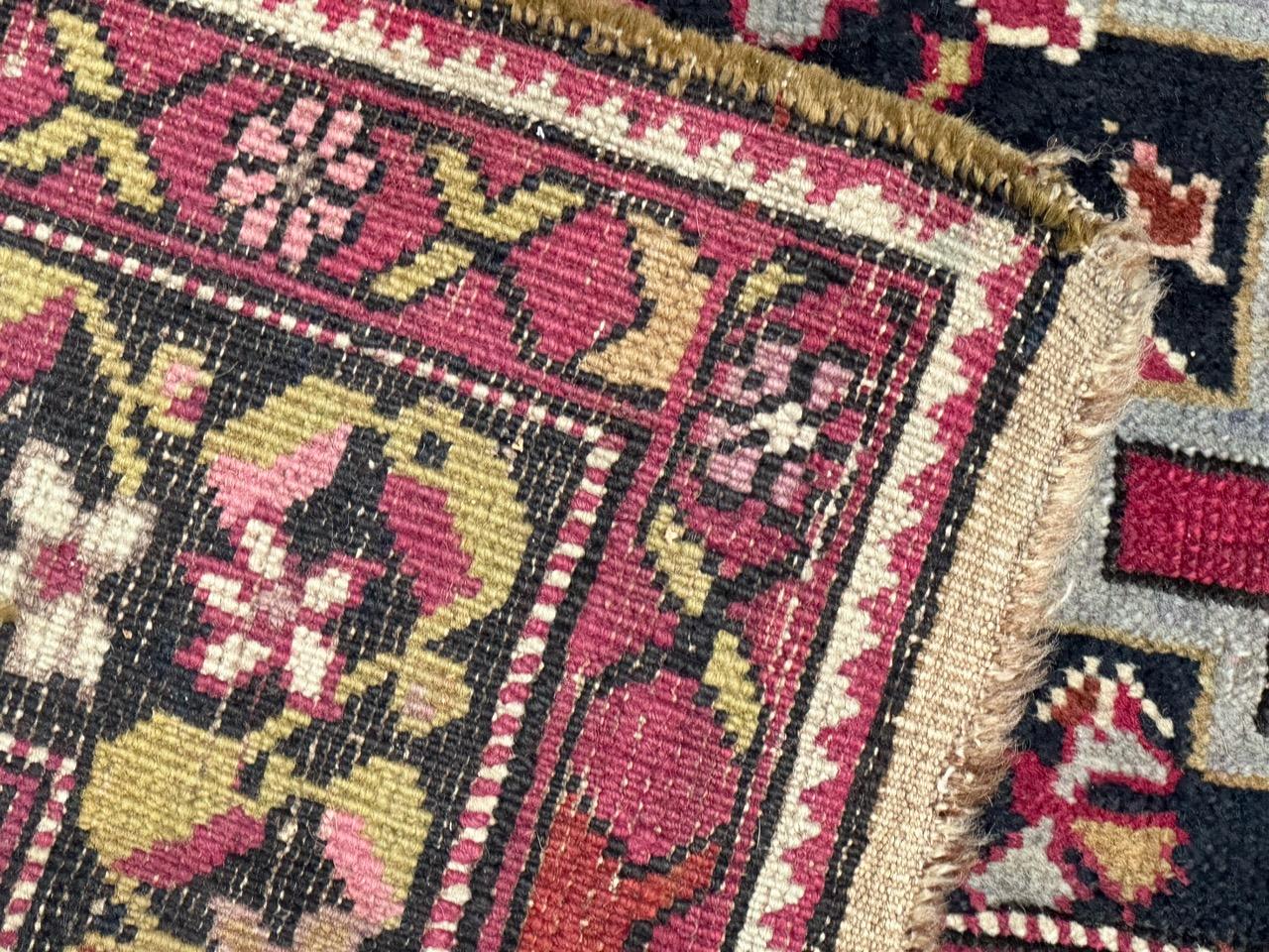 Beau tapis de course caucasien ancien Karabagh en vente 11