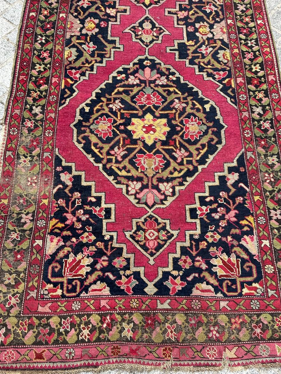 Arménien Beau tapis de course caucasien ancien Karabagh en vente
