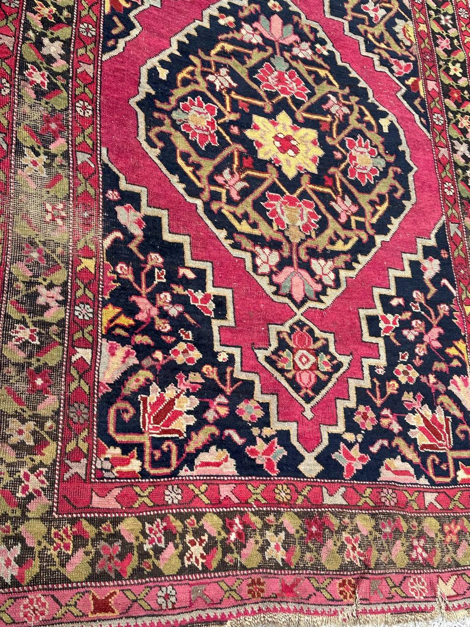 Noué à la main Beau tapis de course caucasien ancien Karabagh en vente