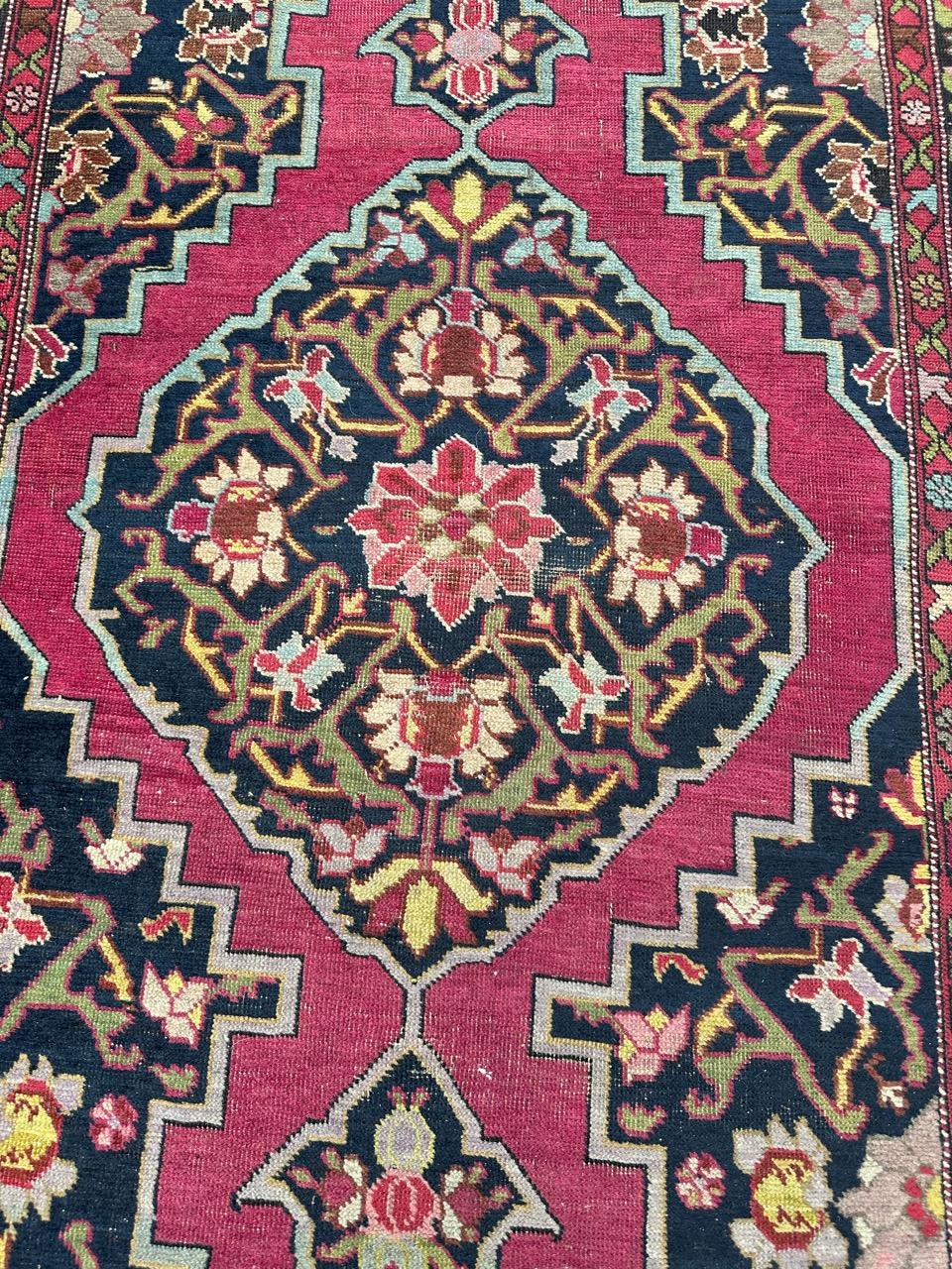 Beau tapis de course caucasien ancien Karabagh en vente 1