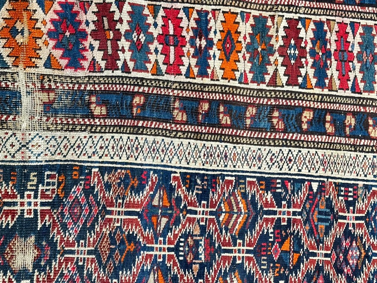 Noué à la main Beau tapis Shirwan caucasien ancien en vente