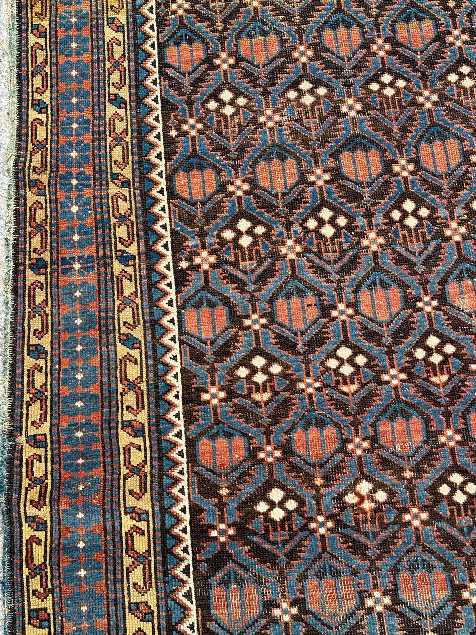 Noué à la main Beau tapis Shirwan caucasien ancien en vente
