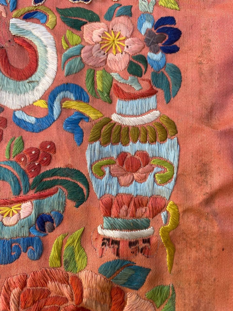 Schöne antike chinesische Stickerei (19. Jahrhundert) im Angebot