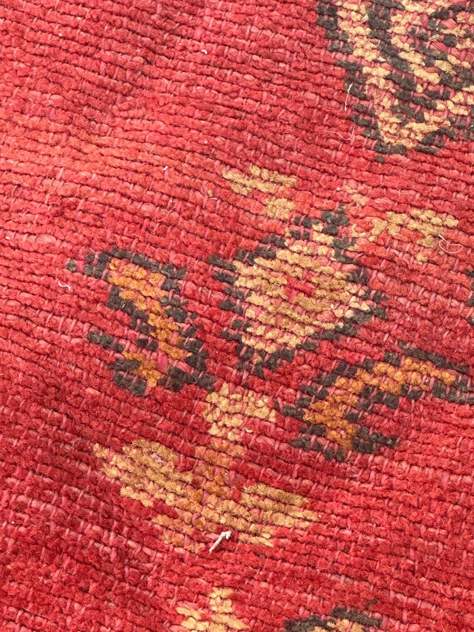 Nice antique distressed European rug oushak design For Sale 11