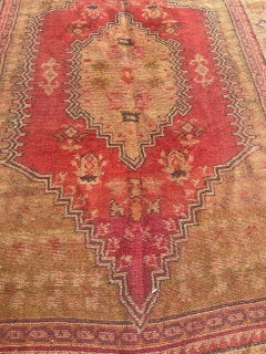 Bellissimo tappeto europeo antico e consumato con design oushak