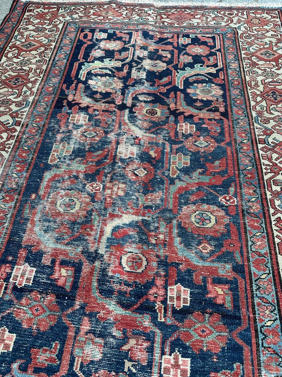 Schöner antiker gealterter Hamadan Teppich im Angebot 2