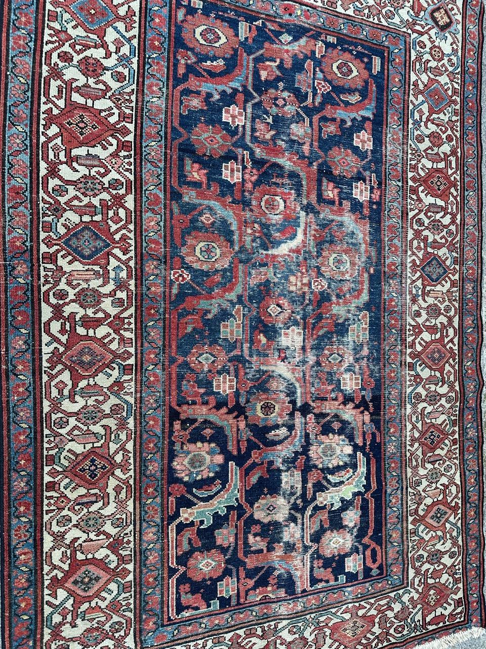 Schöner antiker gealterter Hamadan Teppich im Angebot 8