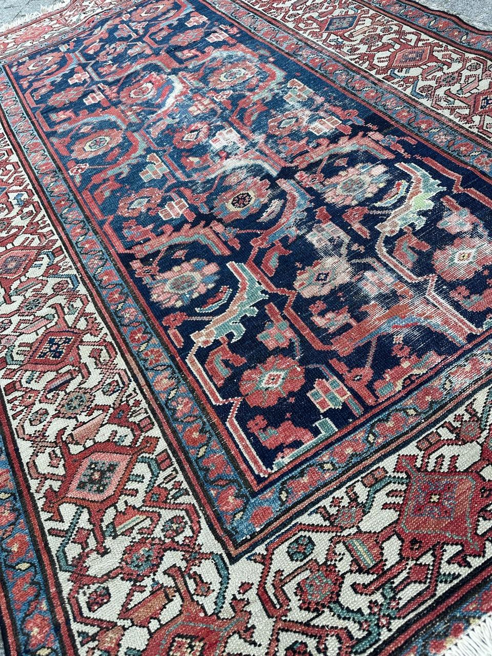 Schöner antiker gealterter Hamadan Teppich im Angebot 9
