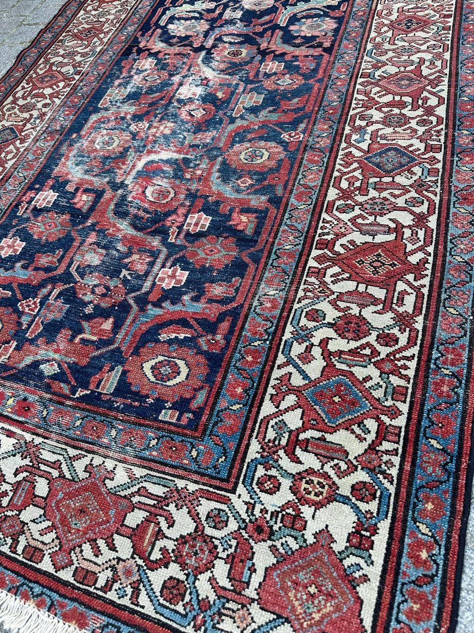 Schöner antiker gealterter Hamadan Teppich (Wolle) im Angebot