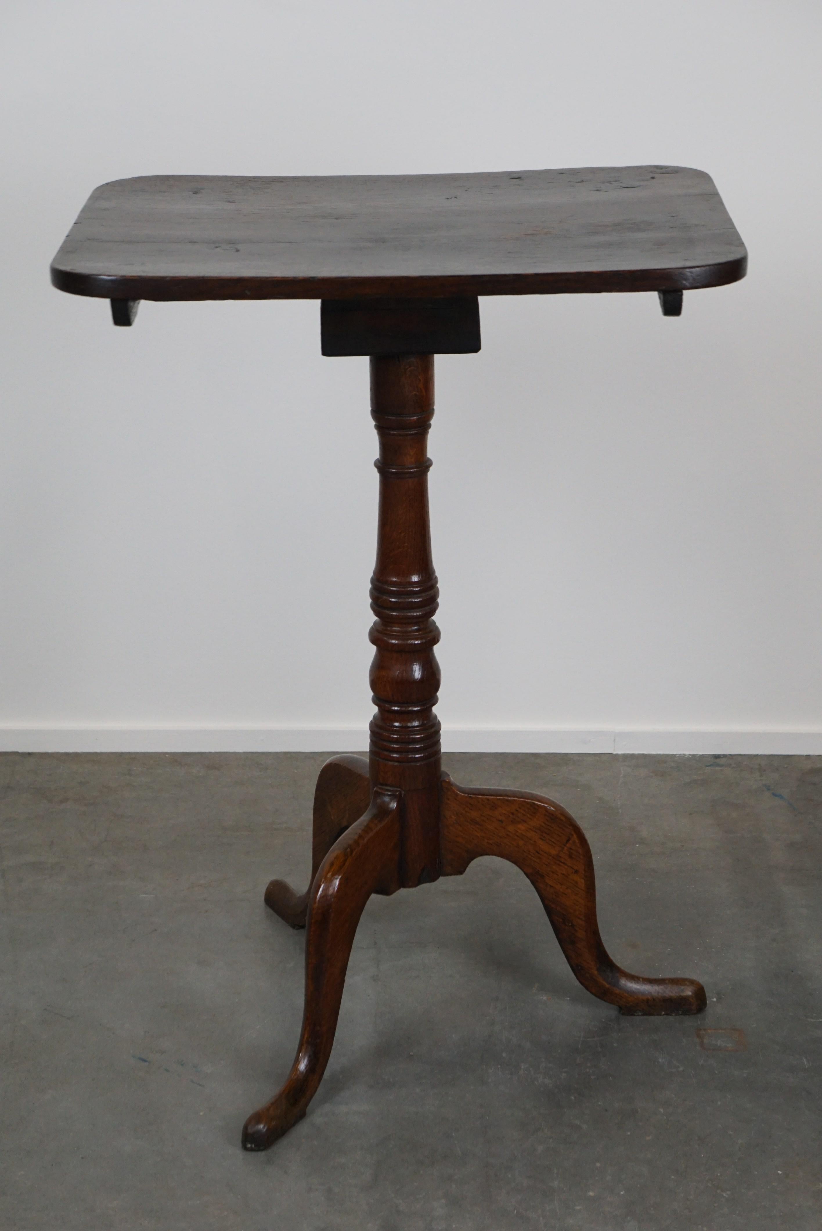 Offered is this nice antique English tilt-top table/side table with a square top. This charming table is in a good condition and the original tilting mechanism still works well. It's great to use as a side table next to the sofa or in the